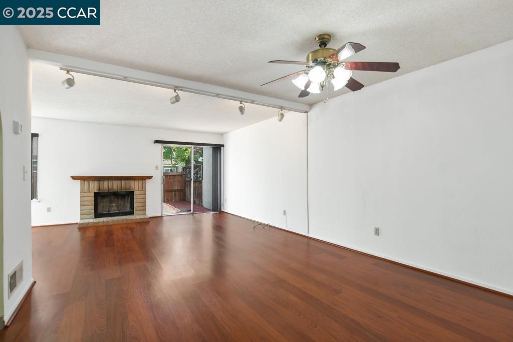 65 Edgewater Pl, Pittsburg, California 94565, 4 Bedrooms Bedrooms, 8 Rooms Rooms,2 BathroomsBathrooms,Residential,For Sale,65 Edgewater Pl,41103240