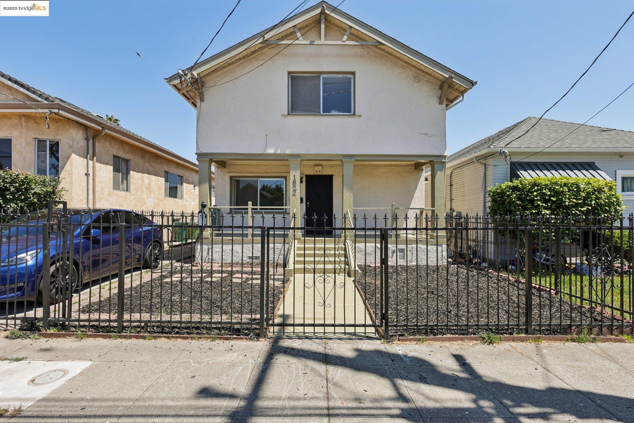1822 40Th Ave, Oakland, California 94601, 4 Bedrooms Bedrooms, 7 Rooms Rooms,2 BathroomsBathrooms,Residential,For Sale,1822 40Th Ave,41103245