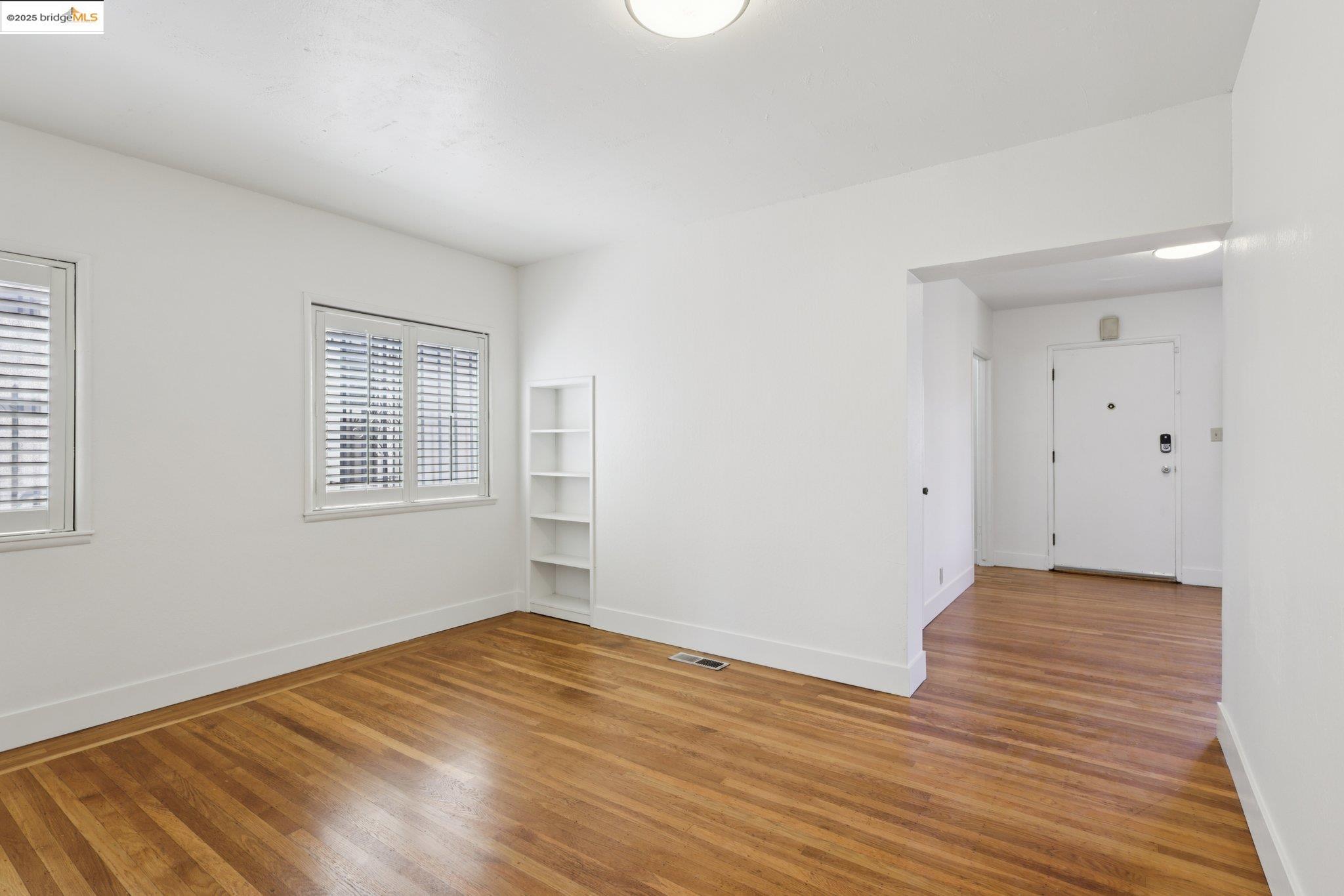 1822 40Th Ave, Oakland, California 94601, 4 Bedrooms Bedrooms, 7 Rooms Rooms,2 BathroomsBathrooms,Residential,For Sale,1822 40Th Ave,41103245