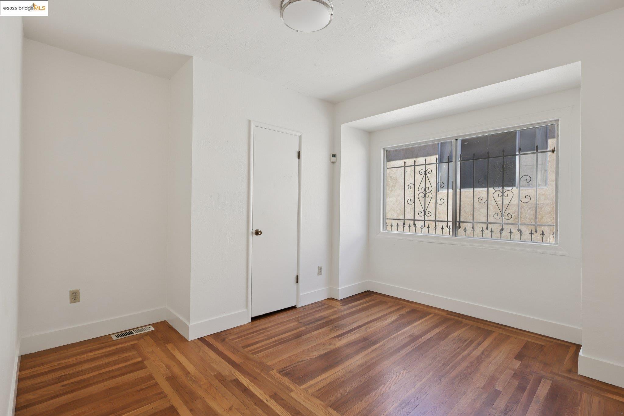1822 40Th Ave, Oakland, California 94601, 4 Bedrooms Bedrooms, 7 Rooms Rooms,2 BathroomsBathrooms,Residential,For Sale,1822 40Th Ave,41103245