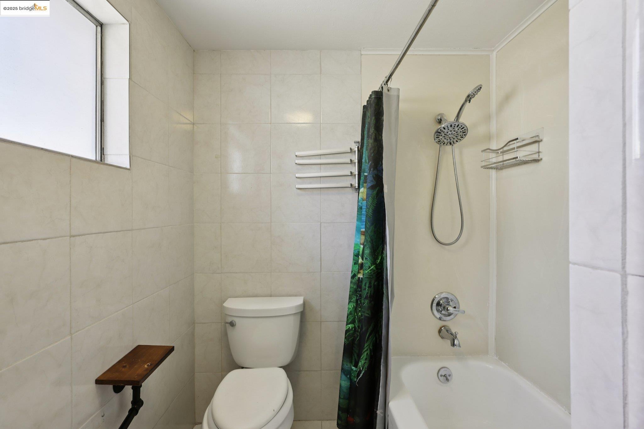 1822 40Th Ave, Oakland, California 94601, 4 Bedrooms Bedrooms, 7 Rooms Rooms,2 BathroomsBathrooms,Residential,For Sale,1822 40Th Ave,41103245