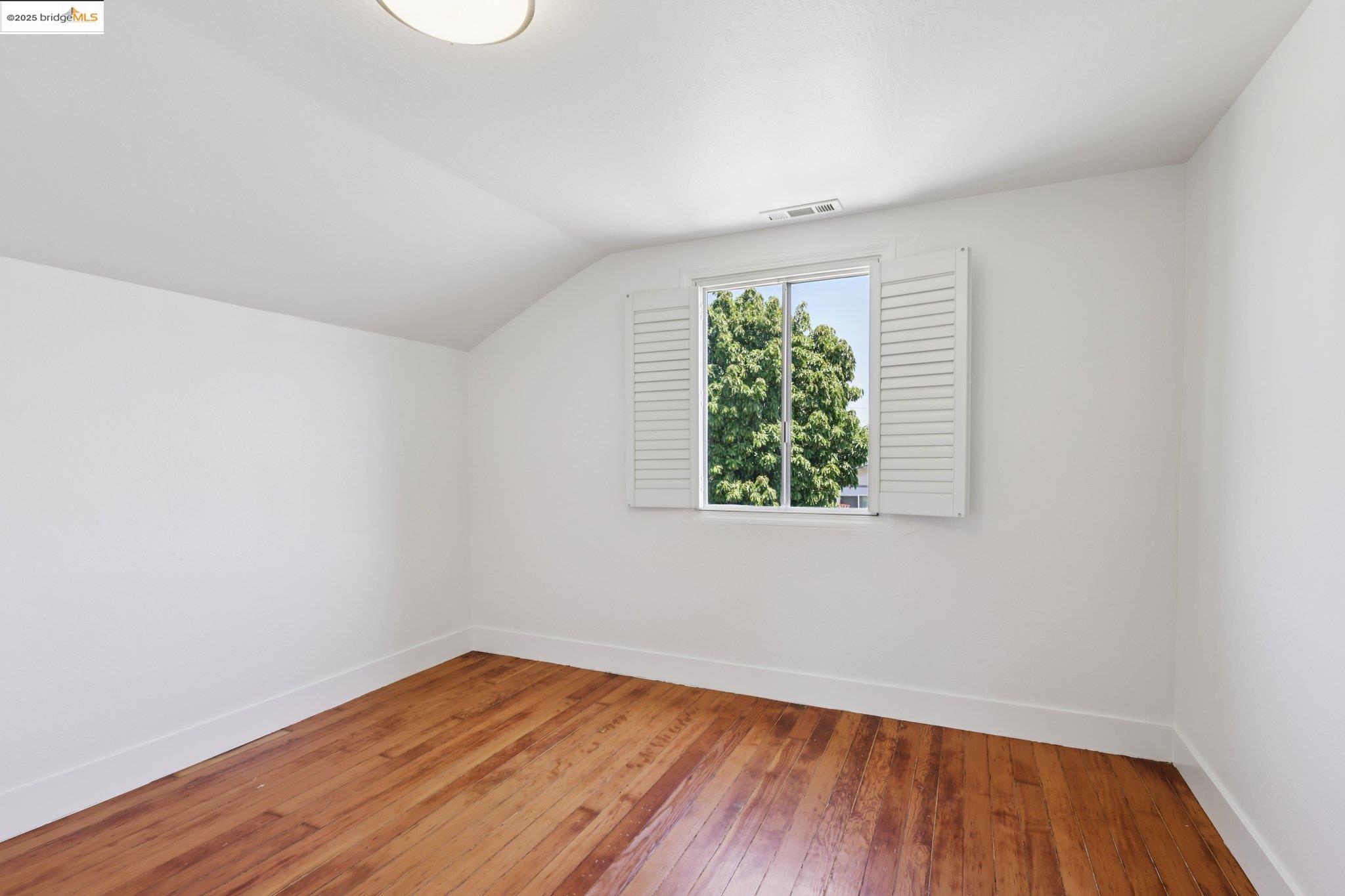 1822 40Th Ave, Oakland, California 94601, 4 Bedrooms Bedrooms, 7 Rooms Rooms,2 BathroomsBathrooms,Residential,For Sale,1822 40Th Ave,41103245