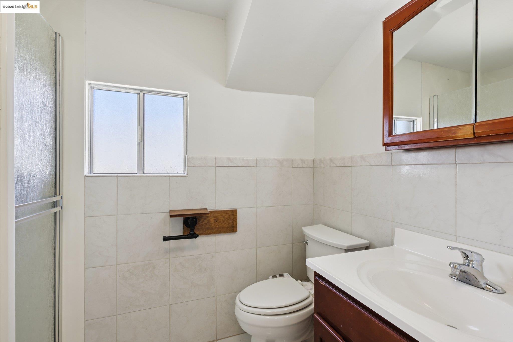 1822 40Th Ave, Oakland, California 94601, 4 Bedrooms Bedrooms, 7 Rooms Rooms,2 BathroomsBathrooms,Residential,For Sale,1822 40Th Ave,41103245
