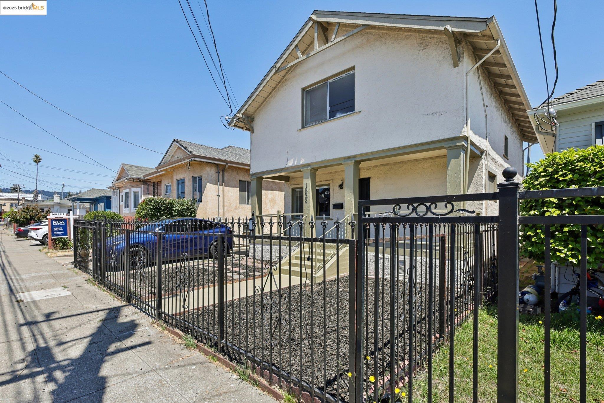 1822 40Th Ave, Oakland, California 94601, 4 Bedrooms Bedrooms, 7 Rooms Rooms,2 BathroomsBathrooms,Residential,For Sale,1822 40Th Ave,41103245