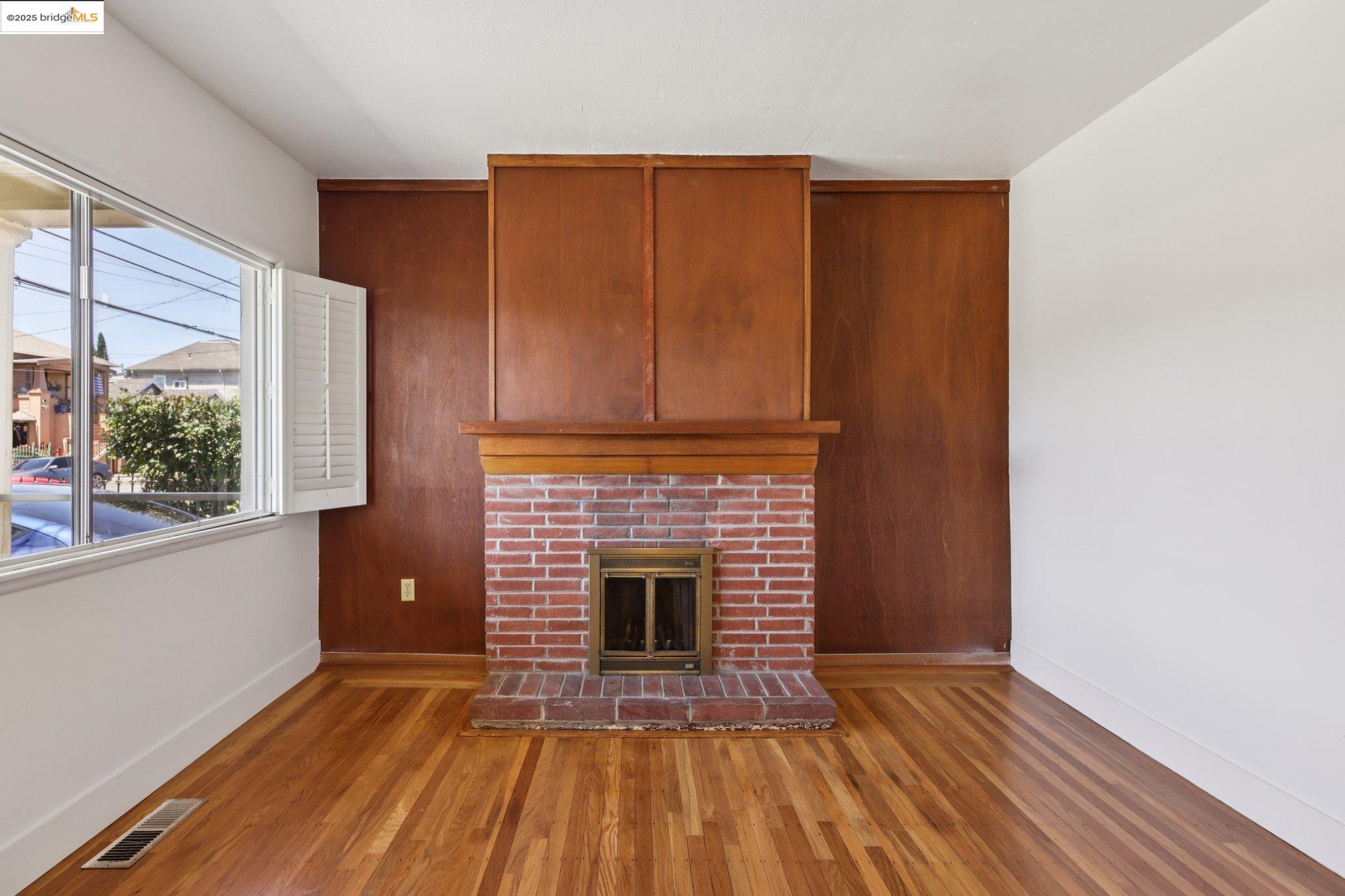 1822 40Th Ave, Oakland, California 94601, 4 Bedrooms Bedrooms, 7 Rooms Rooms,2 BathroomsBathrooms,Residential,For Sale,1822 40Th Ave,41103245