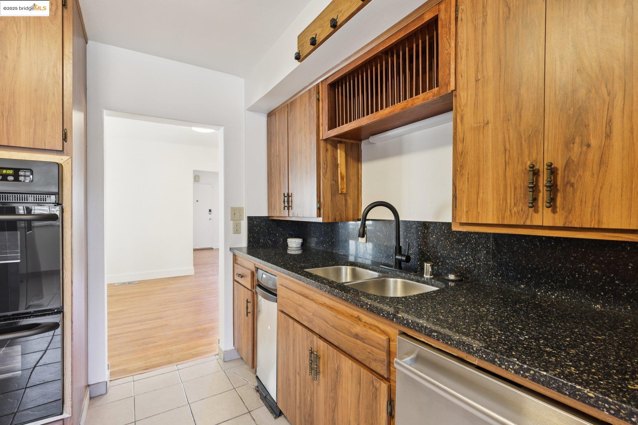 1822 40Th Ave, Oakland, California 94601, 4 Bedrooms Bedrooms, 7 Rooms Rooms,2 BathroomsBathrooms,Residential,For Sale,1822 40Th Ave,41103245
