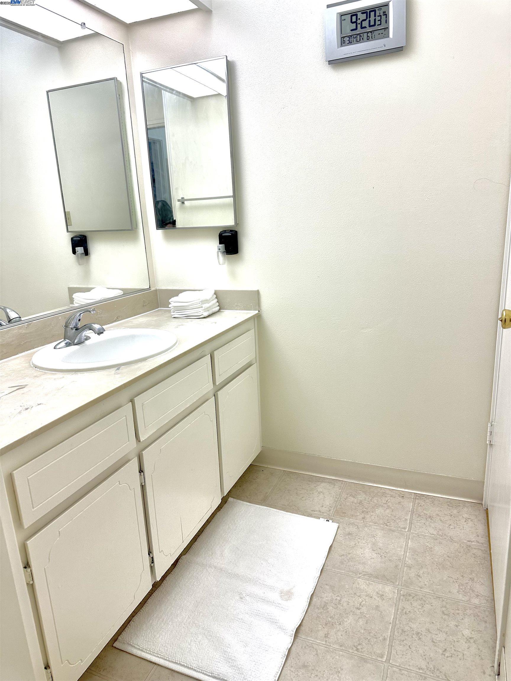 Detail Gallery Image 19 of 25 For 3521 Oleander, Alameda,  CA 94502 - 3 Beds | 1/1 Baths