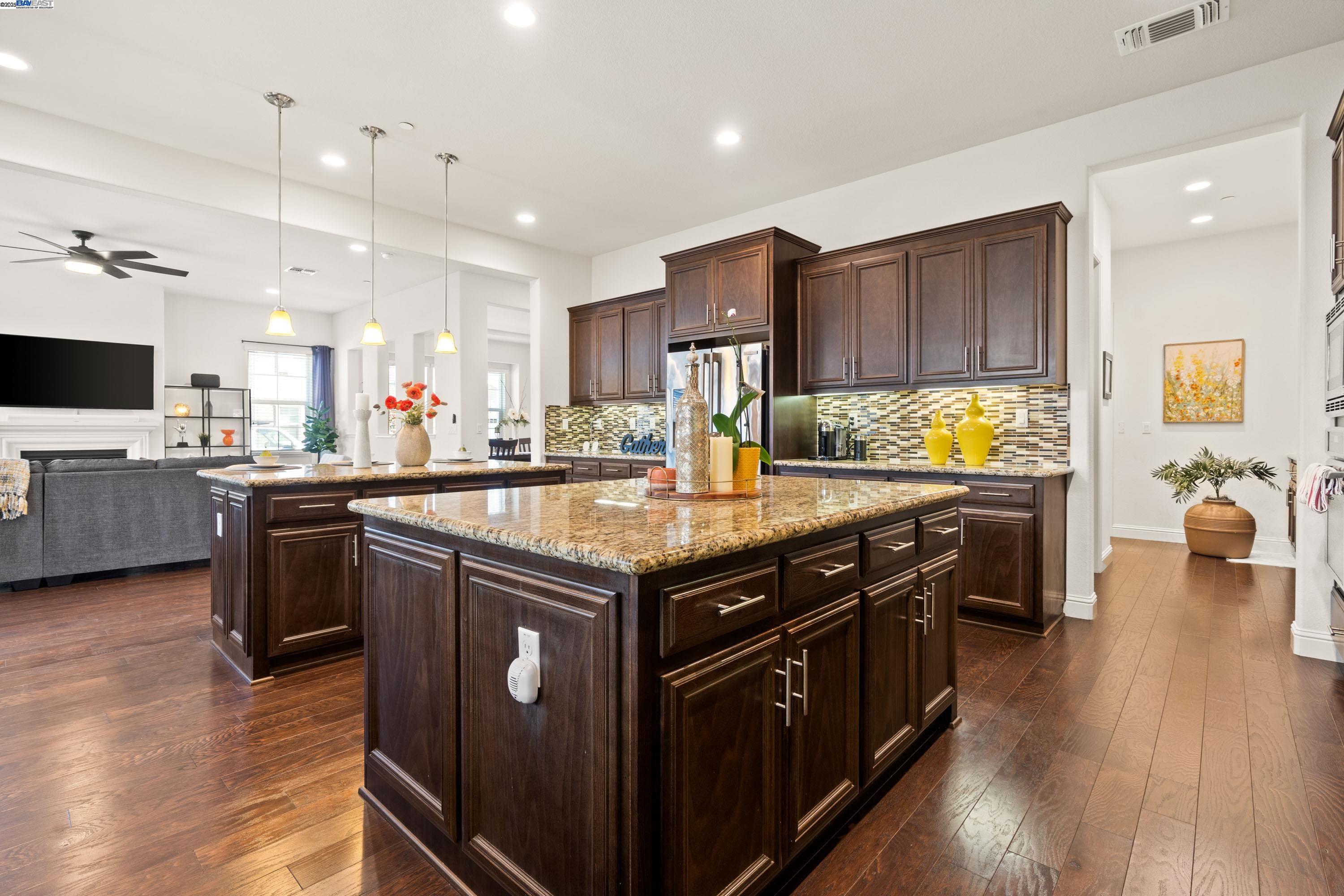 Detail Gallery Image 11 of 60 For 4440 Pine Mountain Way, Dublin,  CA 94568 - 5 Beds | 5/1 Baths