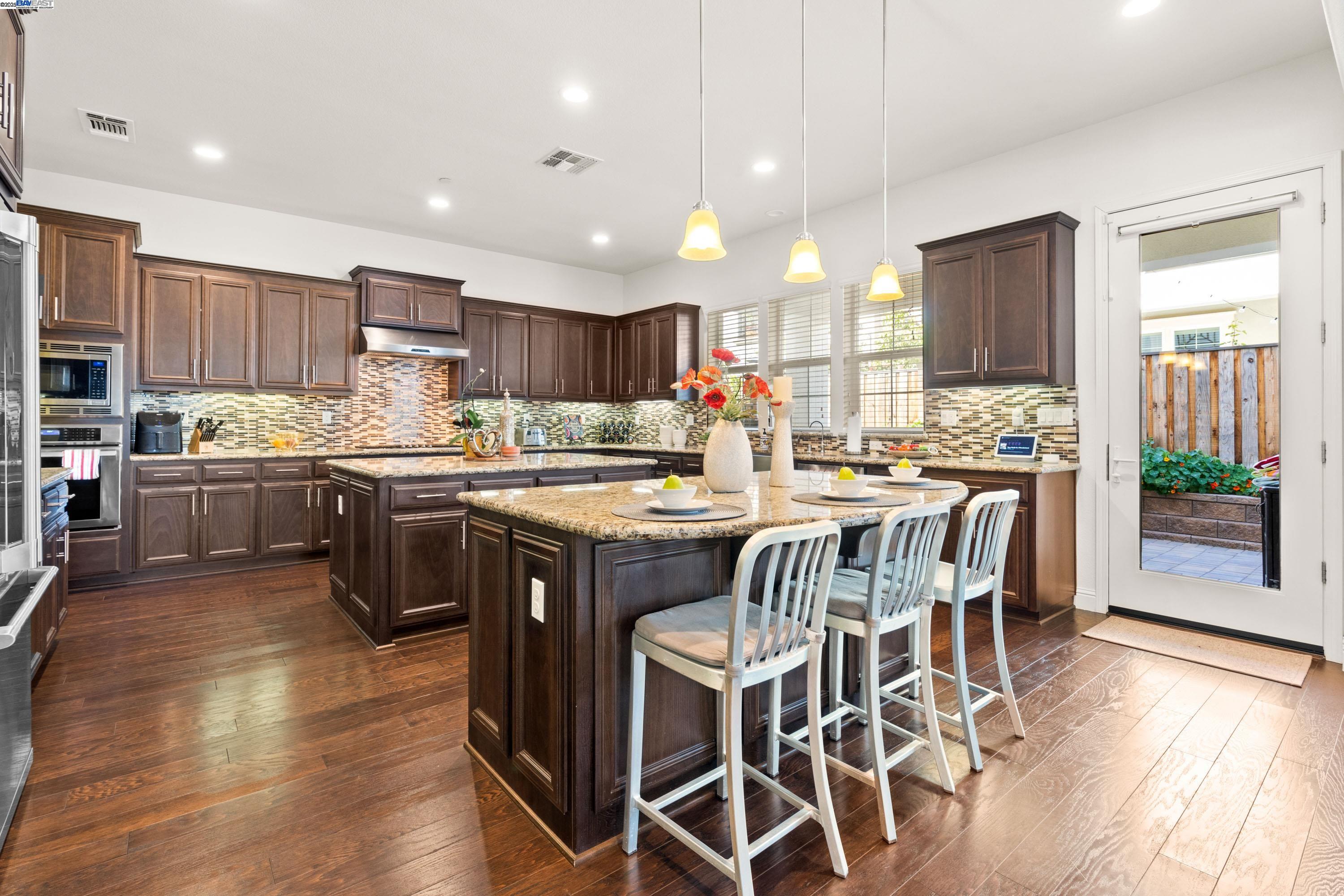 Detail Gallery Image 13 of 60 For 4440 Pine Mountain Way, Dublin,  CA 94568 - 5 Beds | 5/1 Baths