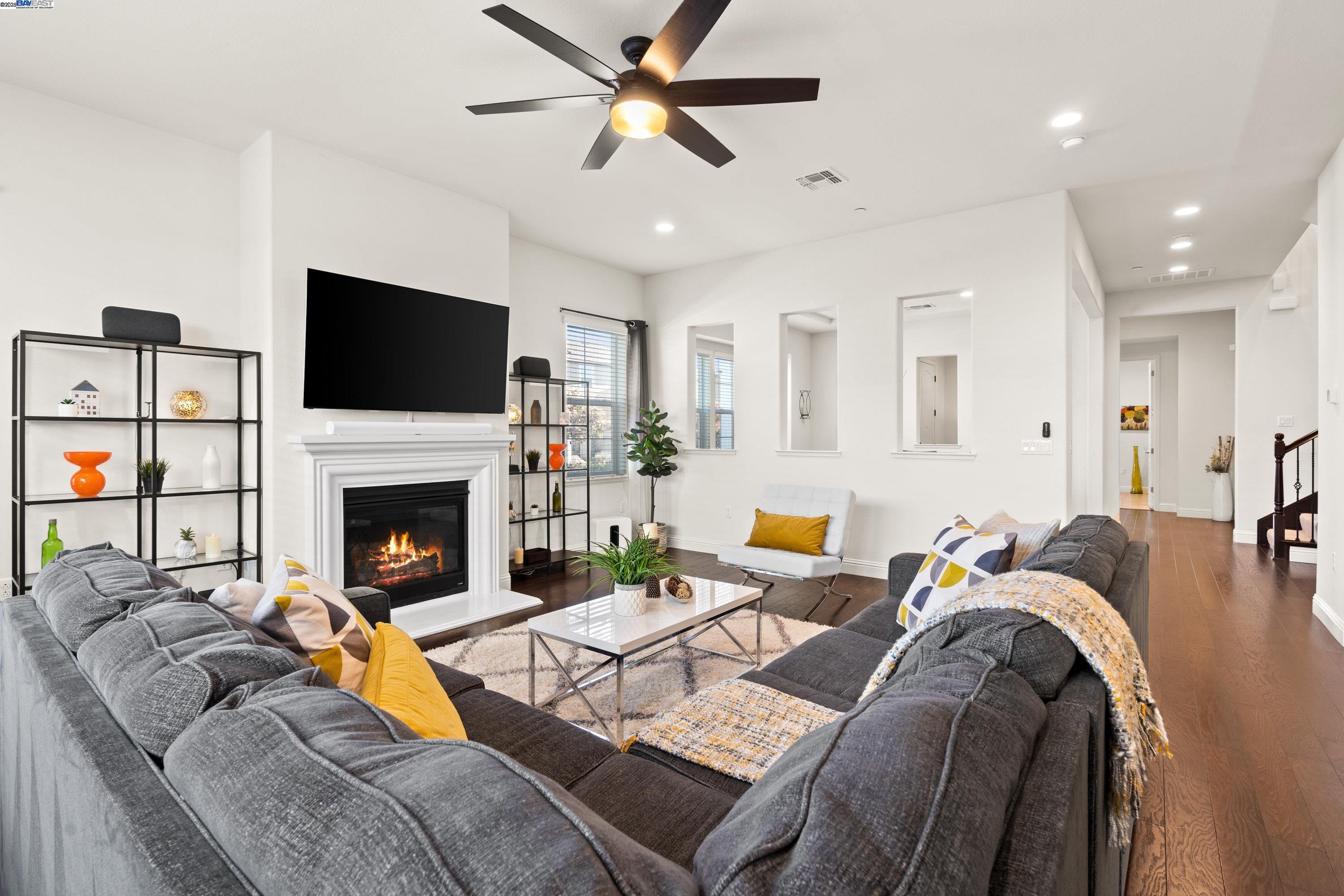 Detail Gallery Image 4 of 60 For 4440 Pine Mountain Way, Dublin,  CA 94568 - 5 Beds | 5/1 Baths