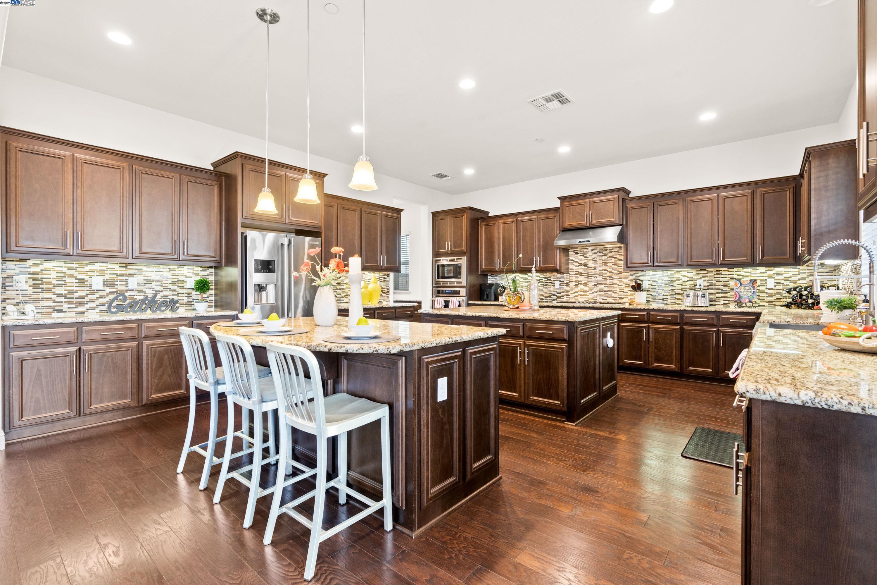 Detail Gallery Image 7 of 60 For 4440 Pine Mountain Way, Dublin,  CA 94568 - 5 Beds | 5/1 Baths