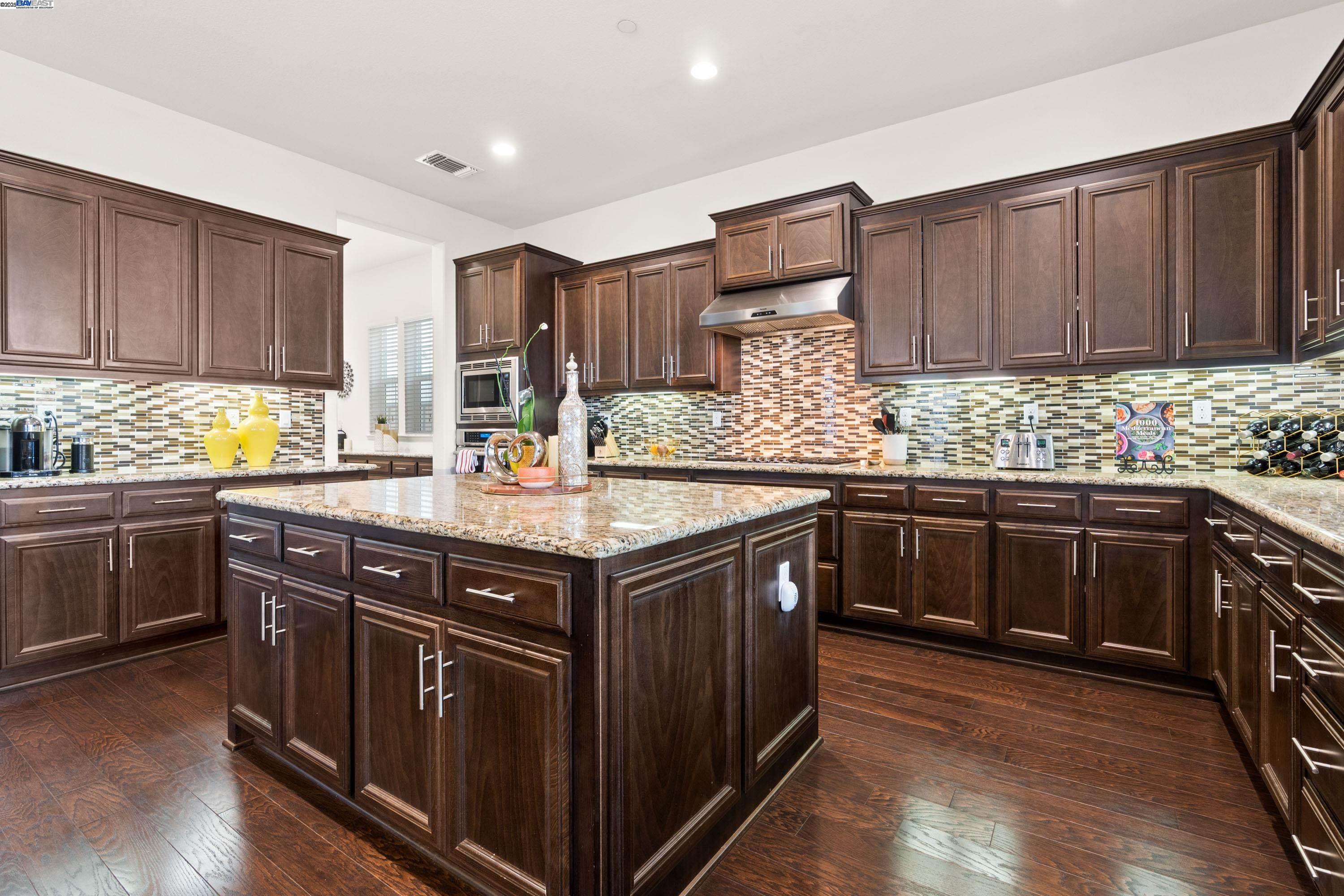 Detail Gallery Image 8 of 60 For 4440 Pine Mountain Way, Dublin,  CA 94568 - 5 Beds | 5/1 Baths