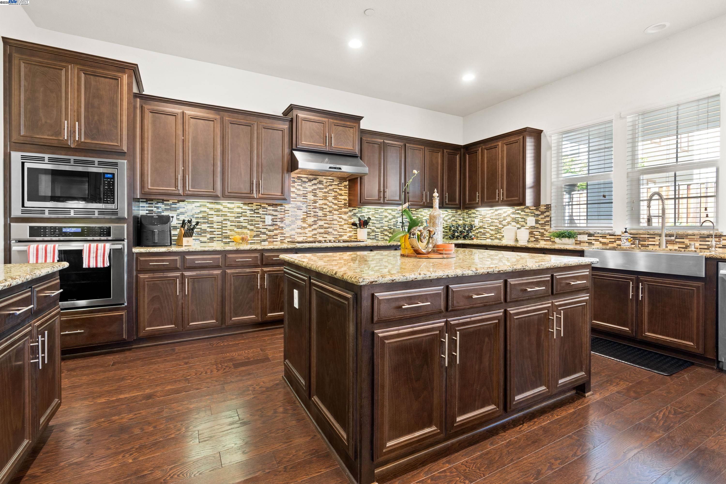 Detail Gallery Image 9 of 60 For 4440 Pine Mountain Way, Dublin,  CA 94568 - 5 Beds | 5/1 Baths