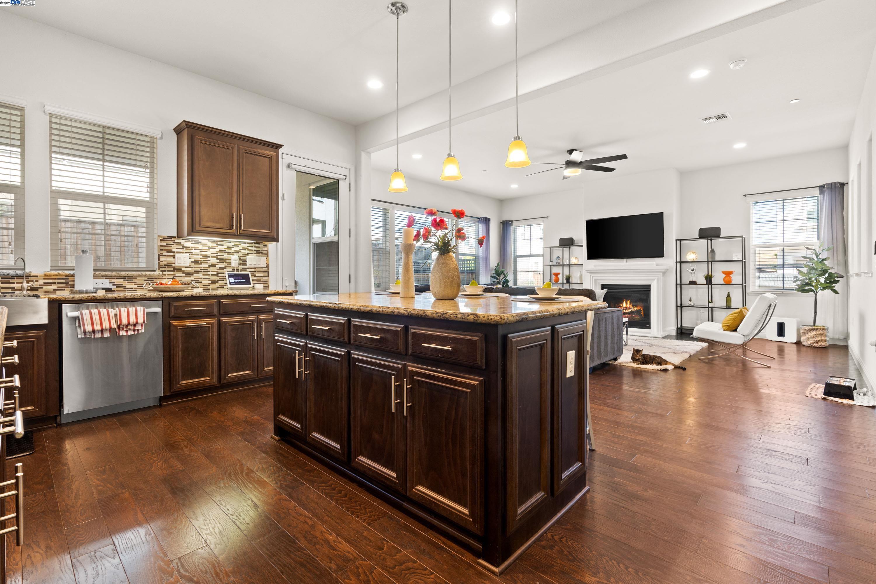 Detail Gallery Image 10 of 60 For 4440 Pine Mountain Way, Dublin,  CA 94568 - 5 Beds | 5/1 Baths