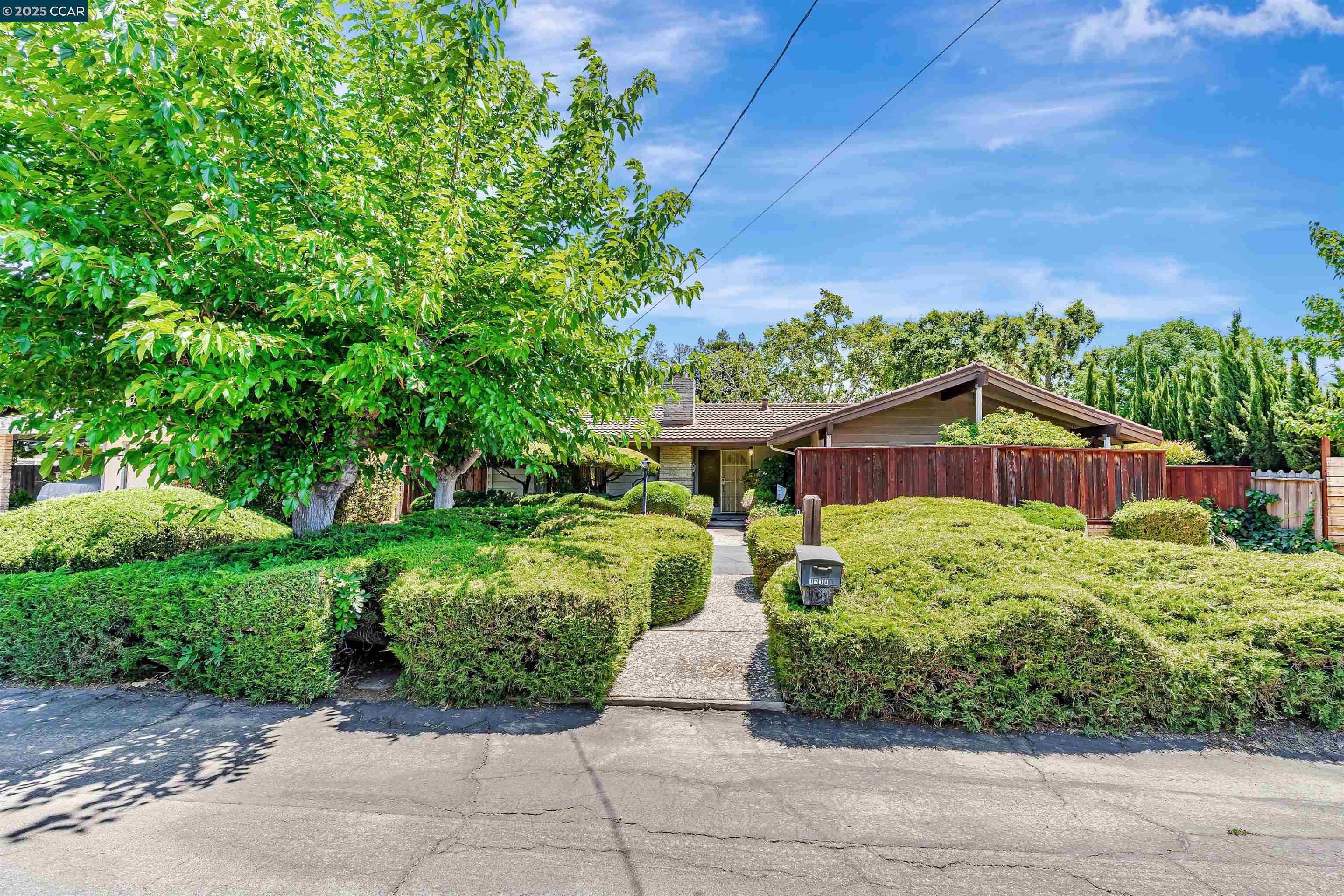 Detail Gallery Image 1 of 1 For 1718 Elm Rd, Concord,  CA 94519 - 3 Beds | 2 Baths