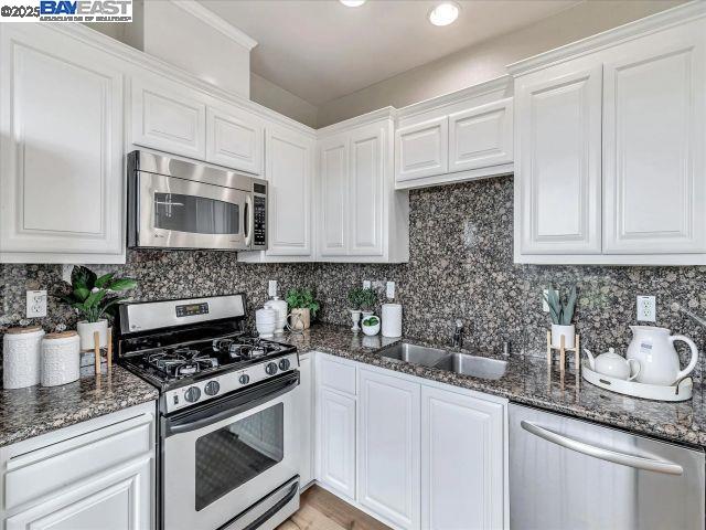 Detail Gallery Image 3 of 54 For 3275 Dublin Blvd #408,  Dublin,  CA 94568 - 2 Beds | 2 Baths