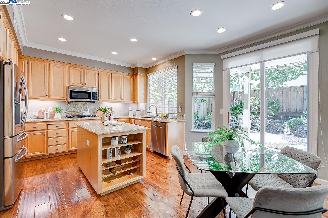 Detail Gallery Image 11 of 32 For 203 Azalea Ln, San Ramon,  CA 94582 - 4 Beds | 3 Baths