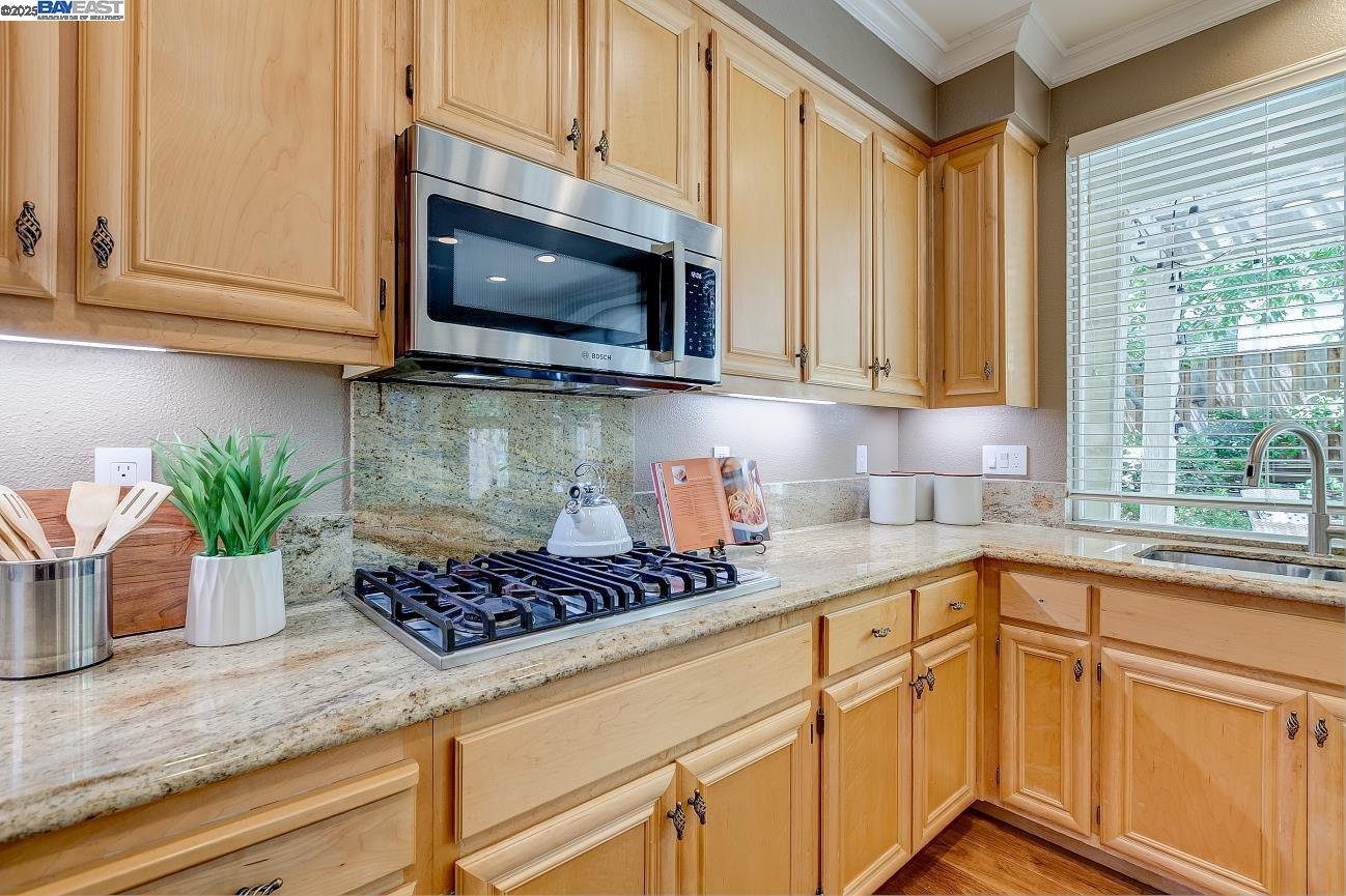 Detail Gallery Image 10 of 32 For 203 Azalea Ln, San Ramon,  CA 94582 - 4 Beds | 3 Baths