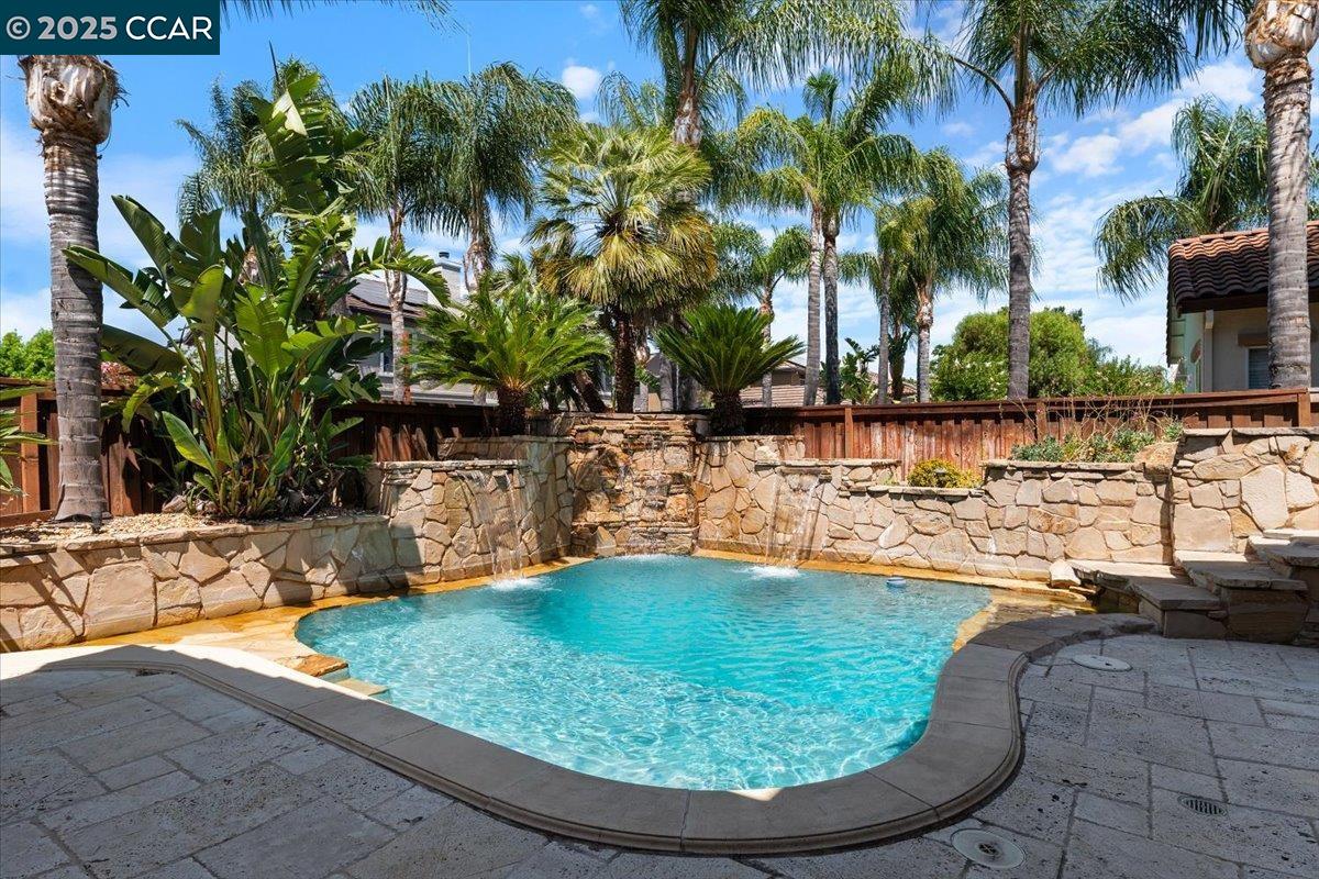 Detail Gallery Image 2 of 47 For 1669 Albani Place, Brentwood,  CA 94513 - 5 Beds | 3/1 Baths