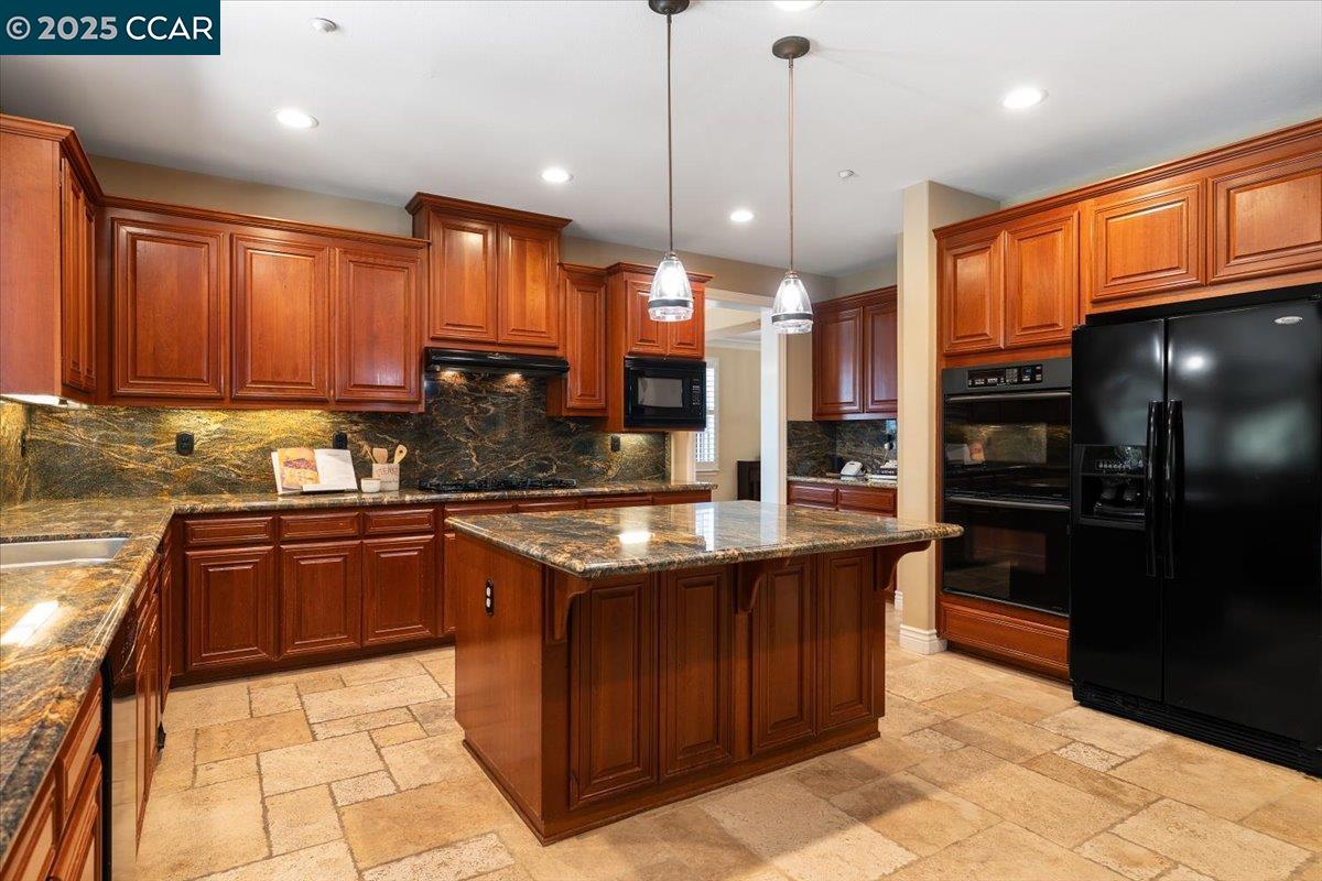 Detail Gallery Image 10 of 47 For 1669 Albani Place, Brentwood,  CA 94513 - 5 Beds | 3/1 Baths