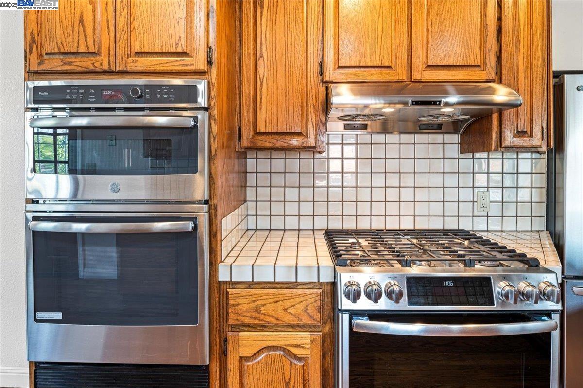 4095 Robin Ln, Castro Valley, California 94546, 4 Bedrooms Bedrooms, 8 Rooms Rooms,3 BathroomsBathrooms,Residential,For Sale,4095 Robin Ln,41103263
