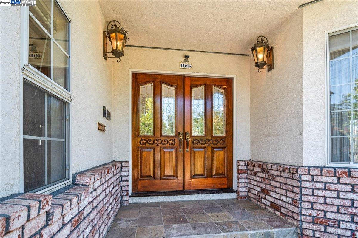 4095 Robin Ln, Castro Valley, California 94546, 4 Bedrooms Bedrooms, 8 Rooms Rooms,3 BathroomsBathrooms,Residential,For Sale,4095 Robin Ln,41103263