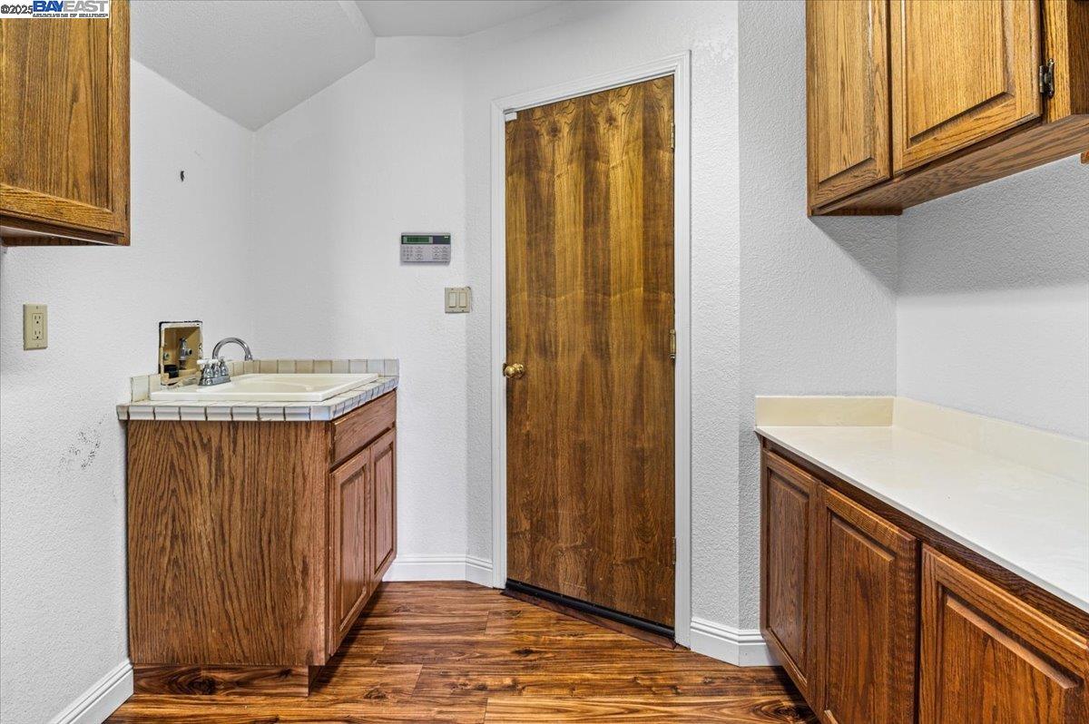 4095 Robin Ln, Castro Valley, California 94546, 4 Bedrooms Bedrooms, 8 Rooms Rooms,3 BathroomsBathrooms,Residential,For Sale,4095 Robin Ln,41103263