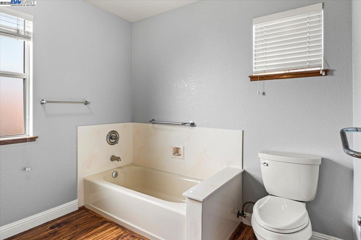 4095 Robin Ln, Castro Valley, California 94546, 4 Bedrooms Bedrooms, 8 Rooms Rooms,3 BathroomsBathrooms,Residential,For Sale,4095 Robin Ln,41103263