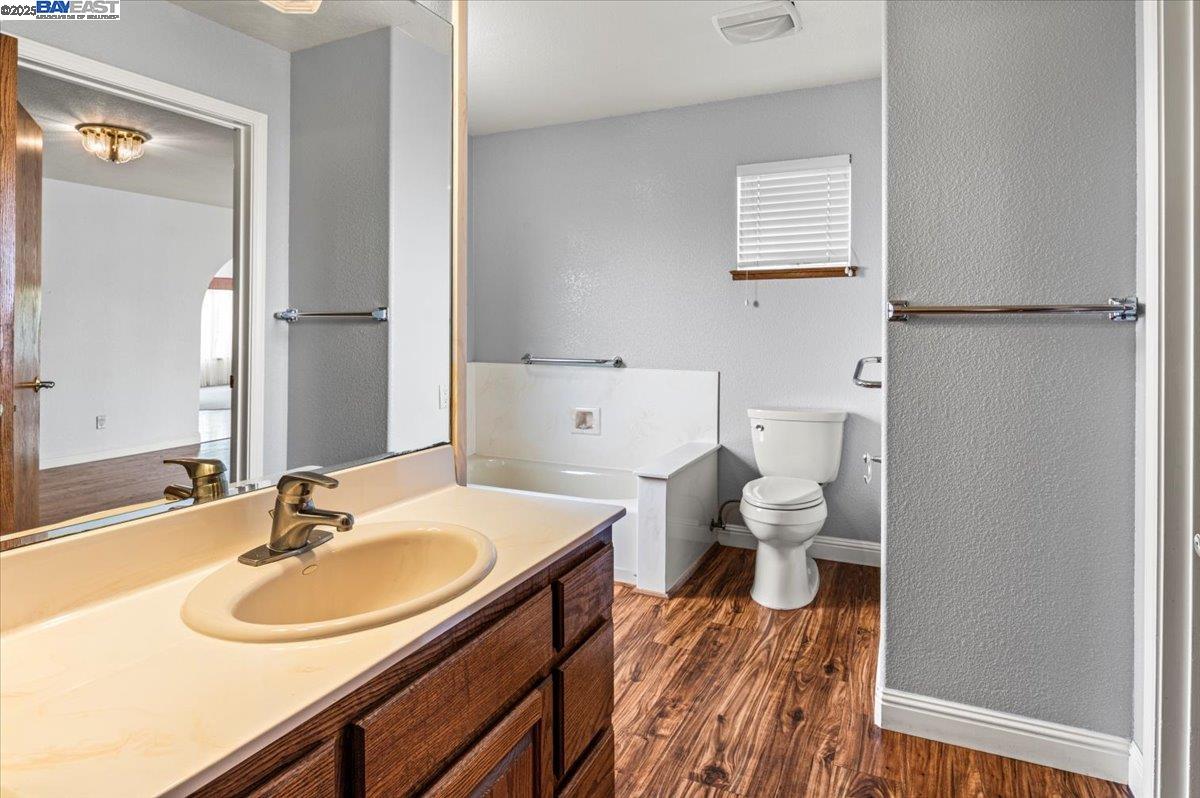 4095 Robin Ln, Castro Valley, California 94546, 4 Bedrooms Bedrooms, 8 Rooms Rooms,3 BathroomsBathrooms,Residential,For Sale,4095 Robin Ln,41103263