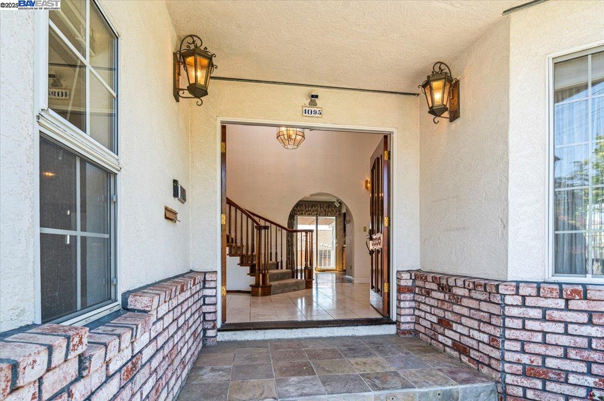 4095 Robin Ln, Castro Valley, California 94546, 4 Bedrooms Bedrooms, 8 Rooms Rooms,3 BathroomsBathrooms,Residential,For Sale,4095 Robin Ln,41103263