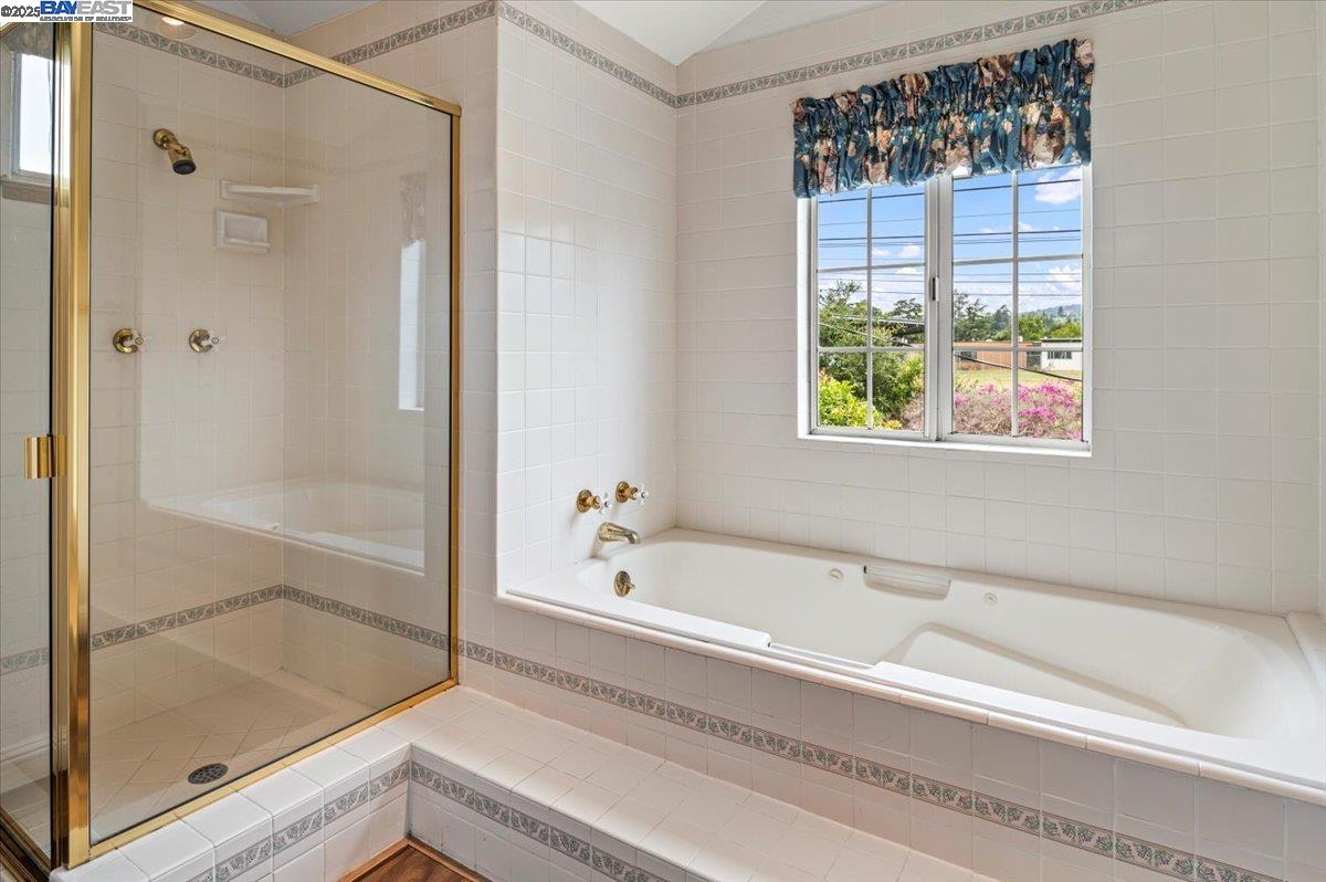 4095 Robin Ln, Castro Valley, California 94546, 4 Bedrooms Bedrooms, 8 Rooms Rooms,3 BathroomsBathrooms,Residential,For Sale,4095 Robin Ln,41103263