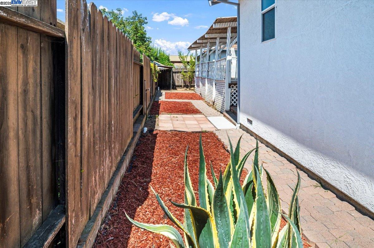 4095 Robin Ln, Castro Valley, California 94546, 4 Bedrooms Bedrooms, 8 Rooms Rooms,3 BathroomsBathrooms,Residential,For Sale,4095 Robin Ln,41103263