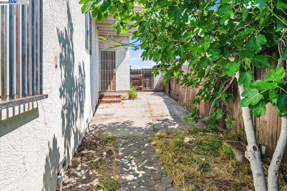 4095 Robin Ln, Castro Valley, California 94546, 4 Bedrooms Bedrooms, 8 Rooms Rooms,3 BathroomsBathrooms,Residential,For Sale,4095 Robin Ln,41103263