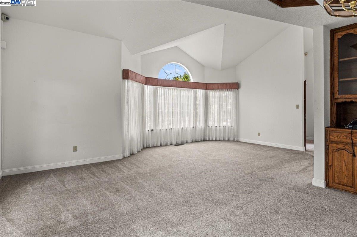 4095 Robin Ln, Castro Valley, California 94546, 4 Bedrooms Bedrooms, 8 Rooms Rooms,3 BathroomsBathrooms,Residential,For Sale,4095 Robin Ln,41103263