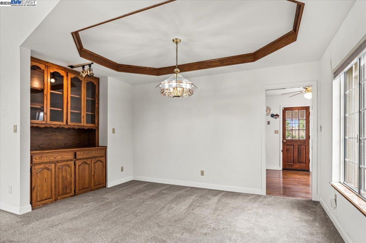 4095 Robin Ln, Castro Valley, California 94546, 4 Bedrooms Bedrooms, 8 Rooms Rooms,3 BathroomsBathrooms,Residential,For Sale,4095 Robin Ln,41103263