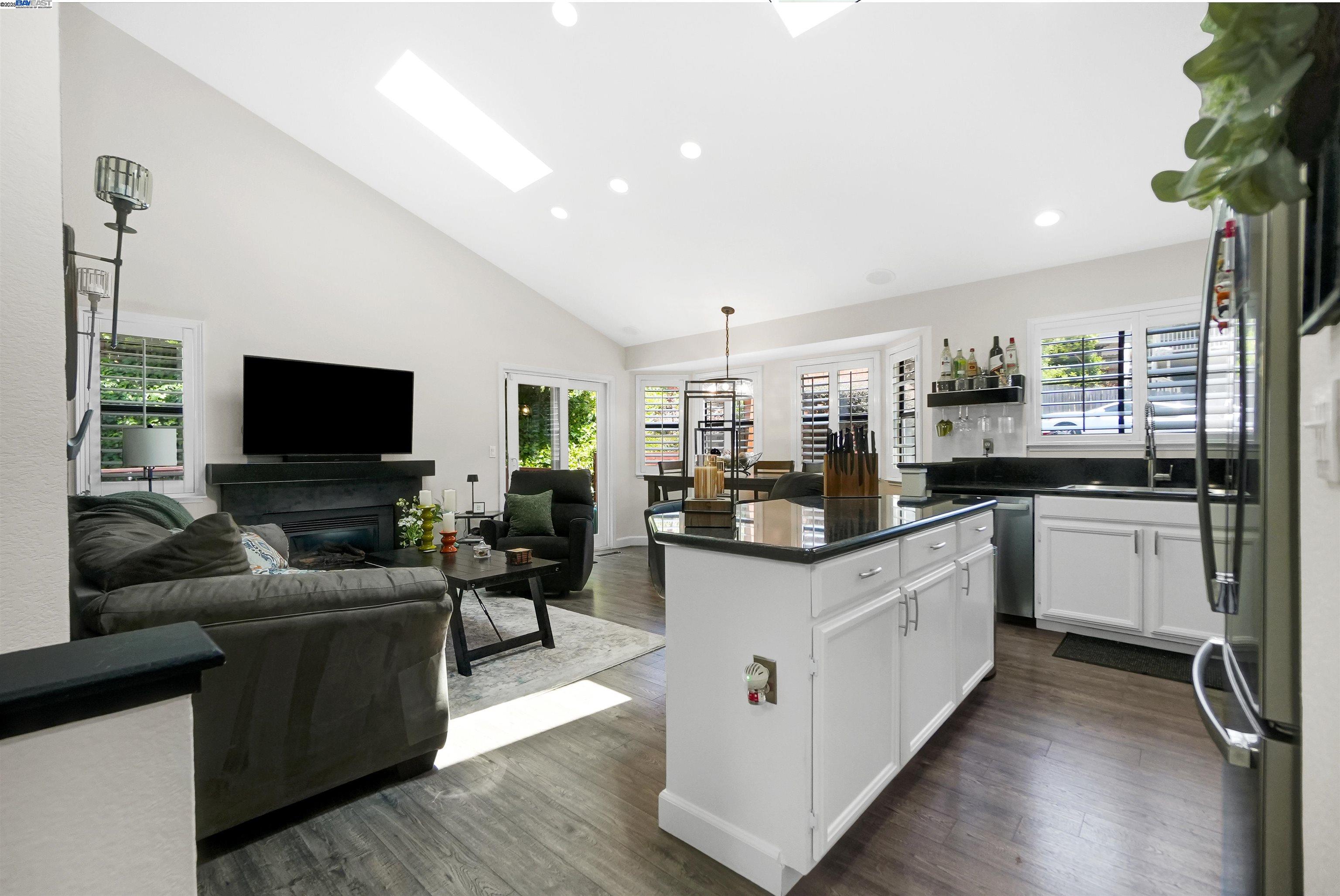 23380 Lakeridge Avenue, Hayward, California 94541, 3 Bedrooms Bedrooms, 7 Rooms Rooms,3 BathroomsBathrooms,Residential,For Sale,23380 Lakeridge Avenue,41103267