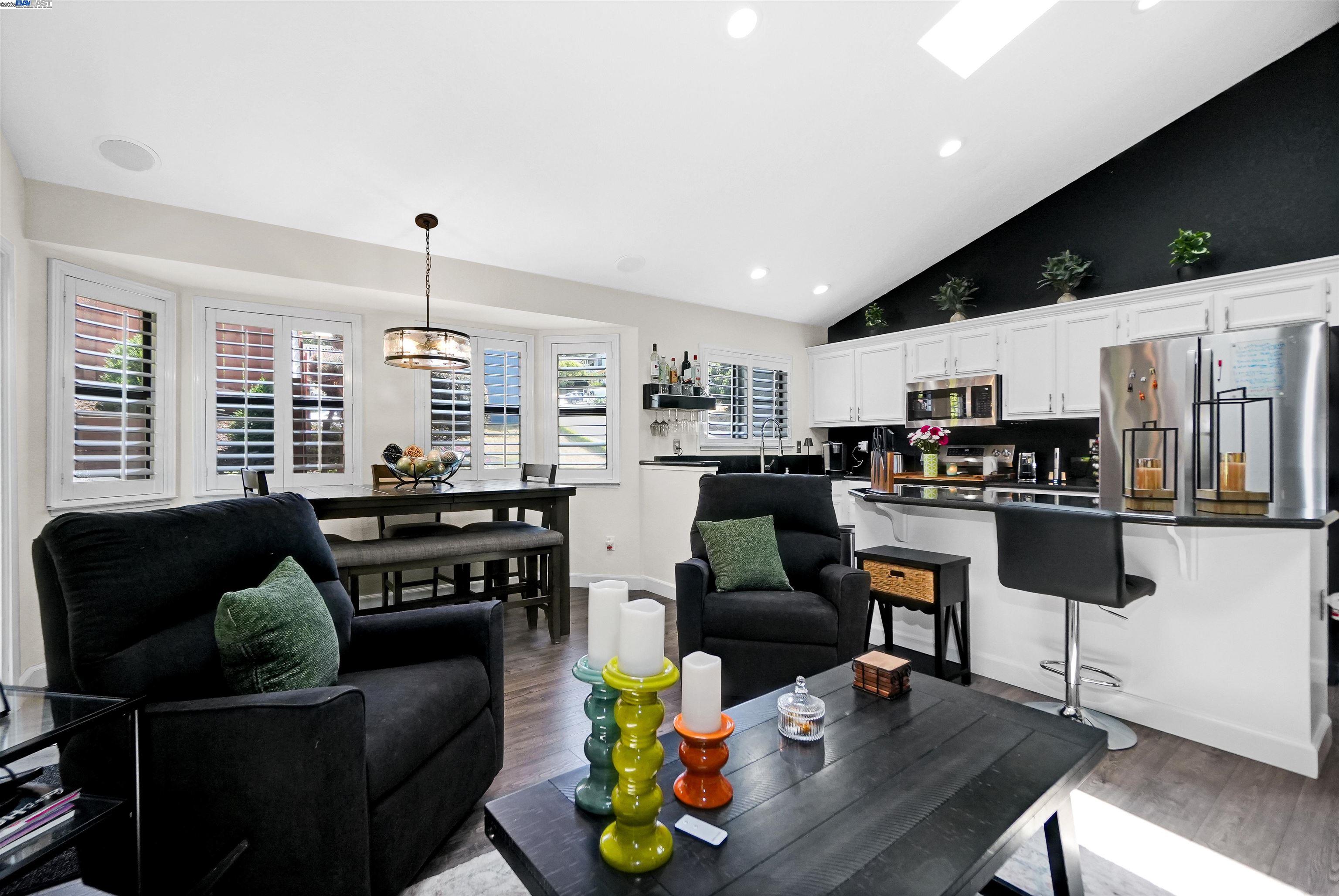 23380 Lakeridge Avenue, Hayward, California 94541, 3 Bedrooms Bedrooms, 7 Rooms Rooms,3 BathroomsBathrooms,Residential,For Sale,23380 Lakeridge Avenue,41103267