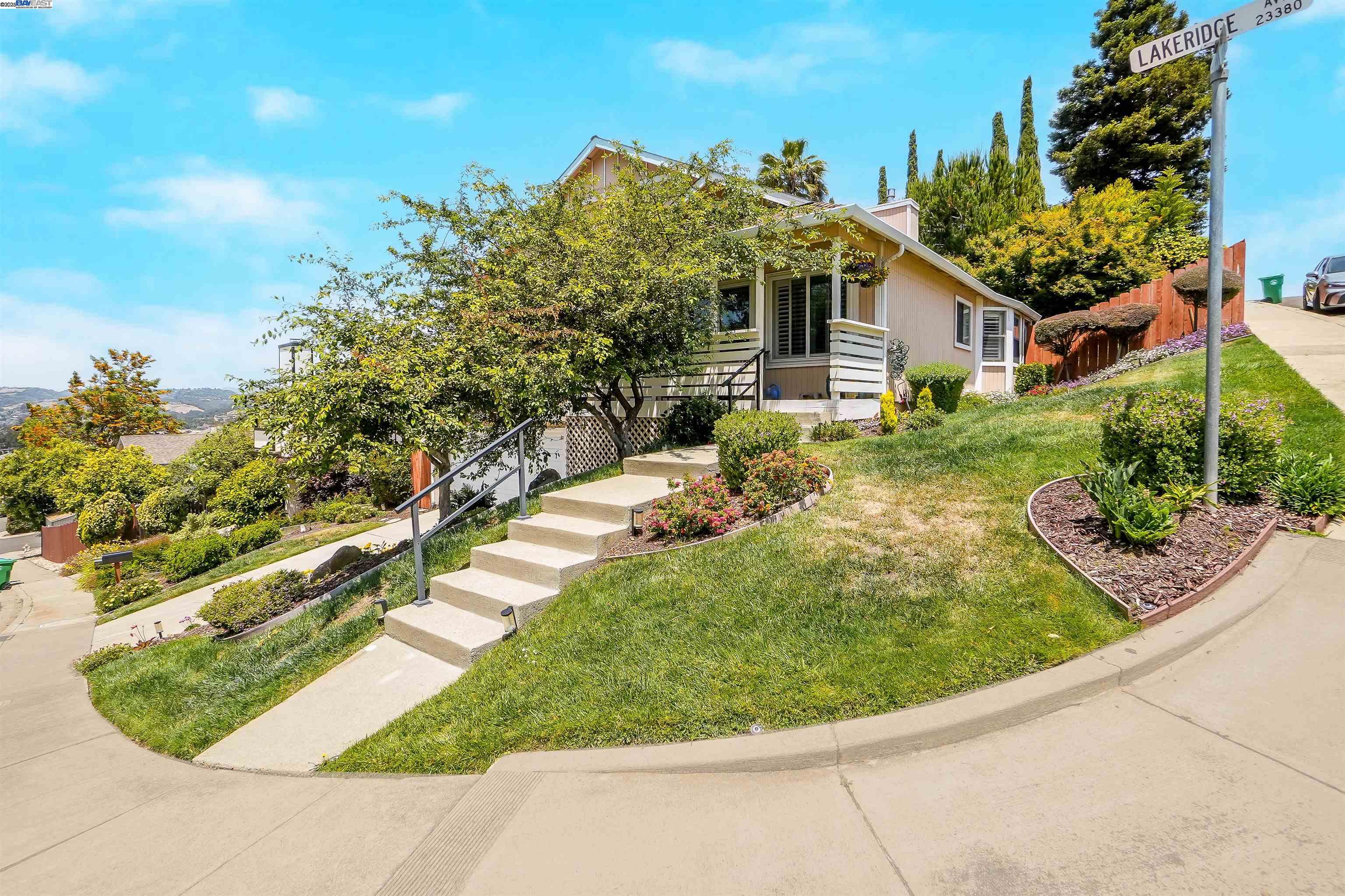 23380 Lakeridge Avenue, Hayward, California 94541, 3 Bedrooms Bedrooms, 7 Rooms Rooms,3 BathroomsBathrooms,Residential,For Sale,23380 Lakeridge Avenue,41103267