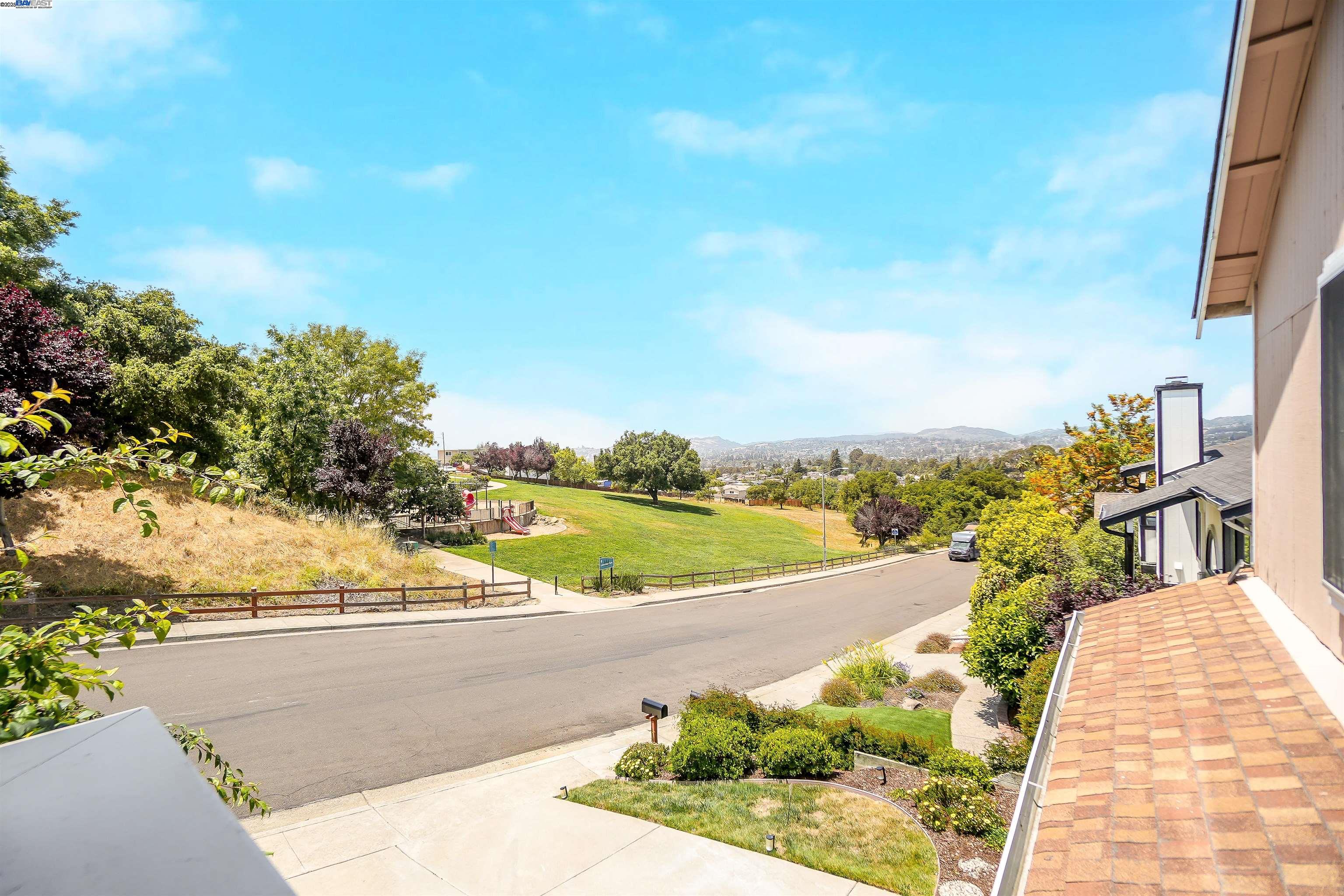 23380 Lakeridge Avenue, Hayward, California 94541, 3 Bedrooms Bedrooms, 7 Rooms Rooms,3 BathroomsBathrooms,Residential,For Sale,23380 Lakeridge Avenue,41103267