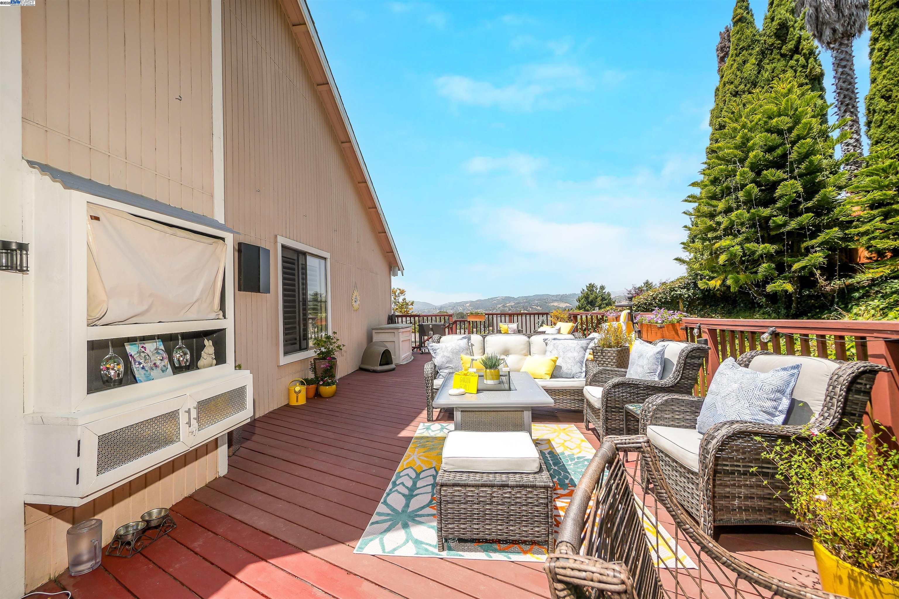 23380 Lakeridge Avenue, Hayward, California 94541, 3 Bedrooms Bedrooms, 7 Rooms Rooms,3 BathroomsBathrooms,Residential,For Sale,23380 Lakeridge Avenue,41103267