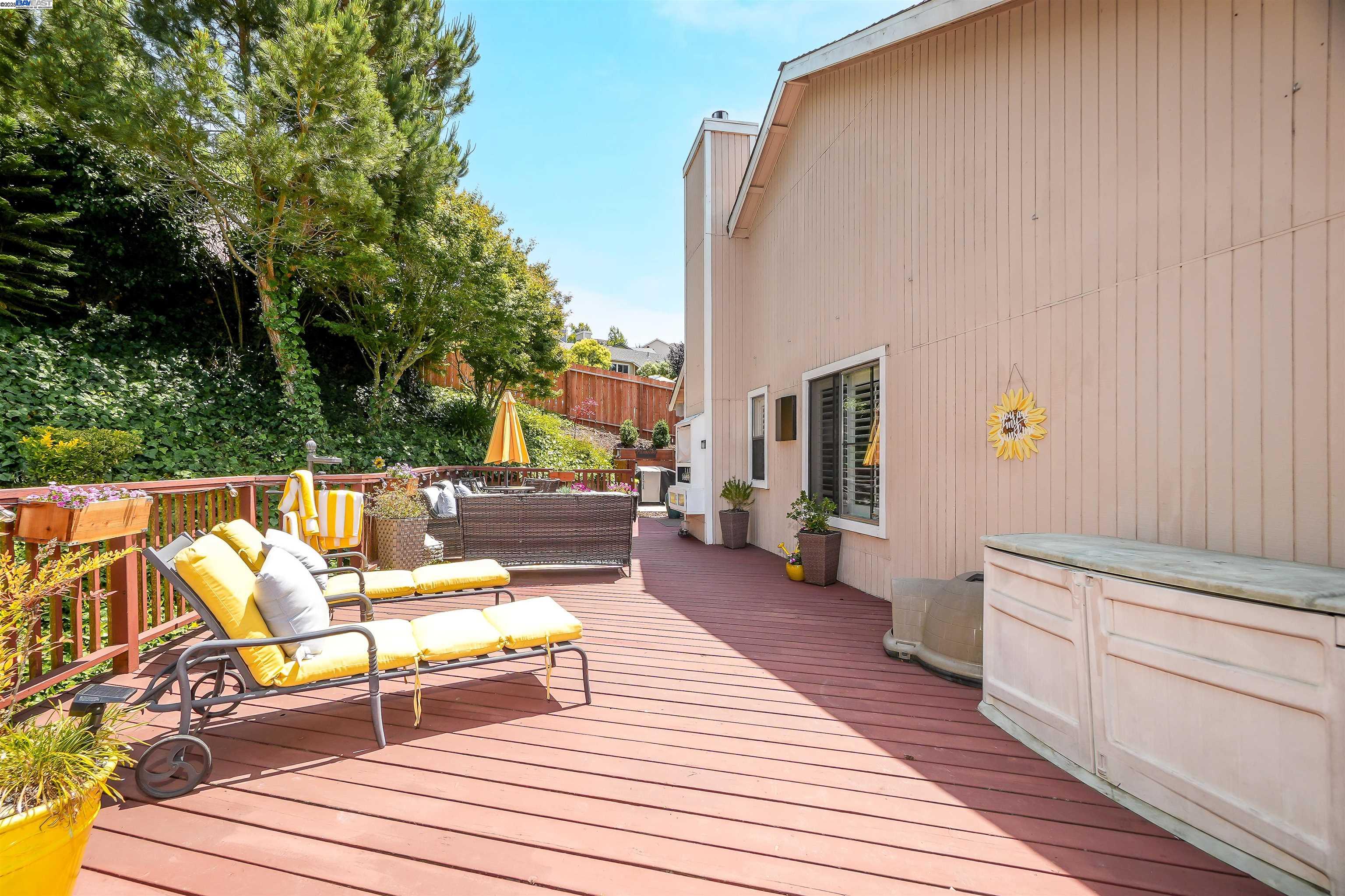 23380 Lakeridge Avenue, Hayward, California 94541, 3 Bedrooms Bedrooms, 7 Rooms Rooms,3 BathroomsBathrooms,Residential,For Sale,23380 Lakeridge Avenue,41103267