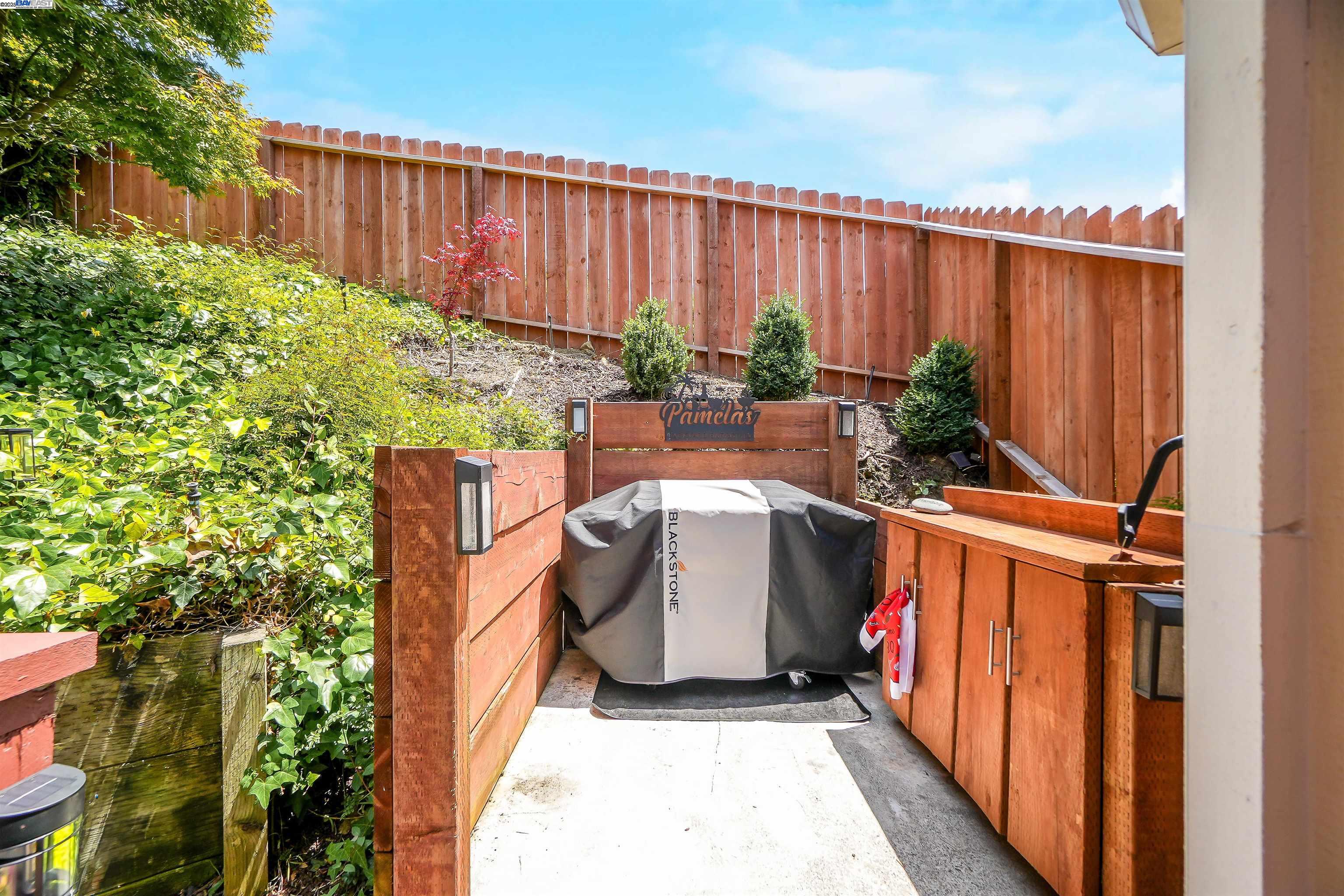 23380 Lakeridge Avenue, Hayward, California 94541, 3 Bedrooms Bedrooms, 7 Rooms Rooms,3 BathroomsBathrooms,Residential,For Sale,23380 Lakeridge Avenue,41103267