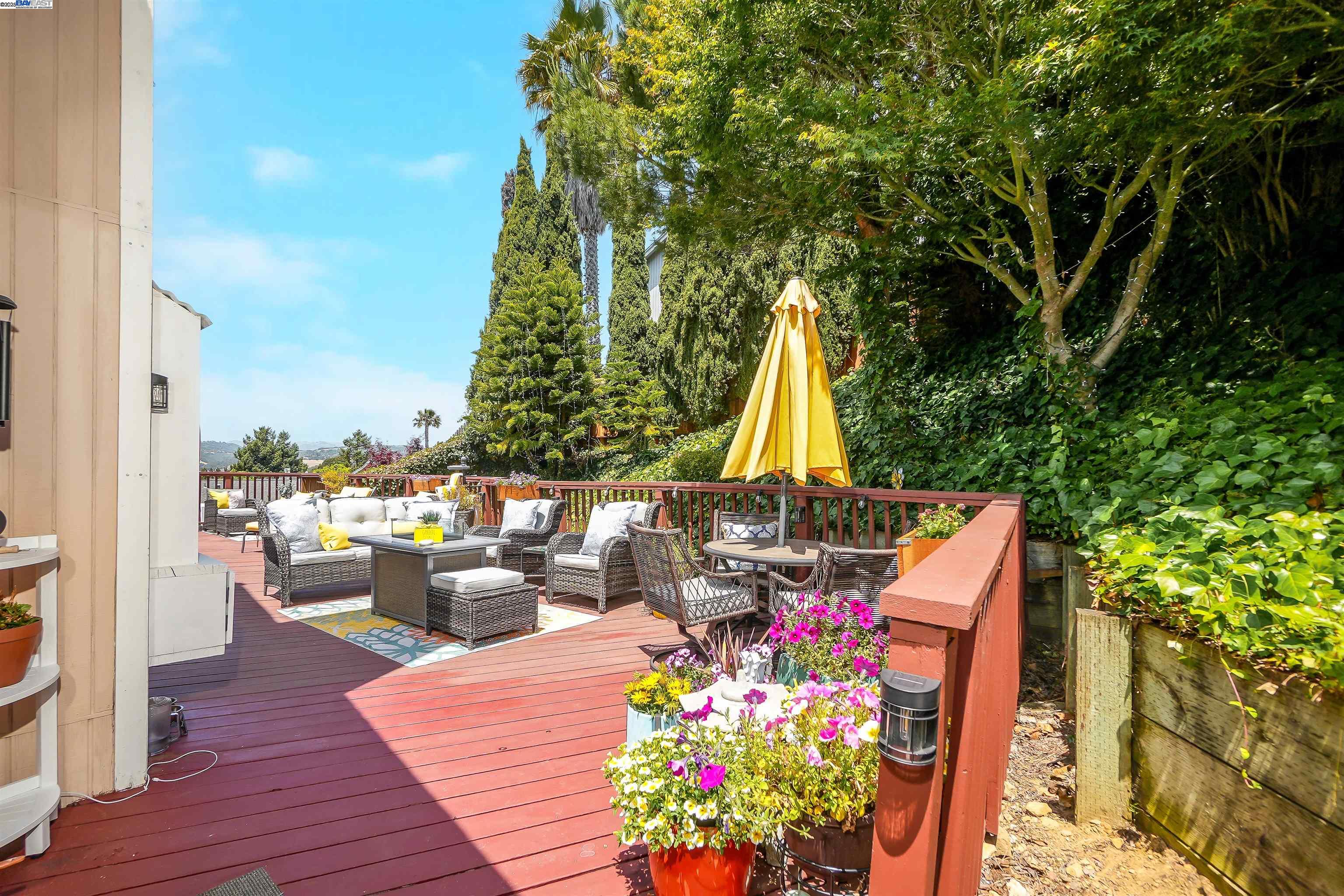 23380 Lakeridge Avenue, Hayward, California 94541, 3 Bedrooms Bedrooms, 7 Rooms Rooms,3 BathroomsBathrooms,Residential,For Sale,23380 Lakeridge Avenue,41103267