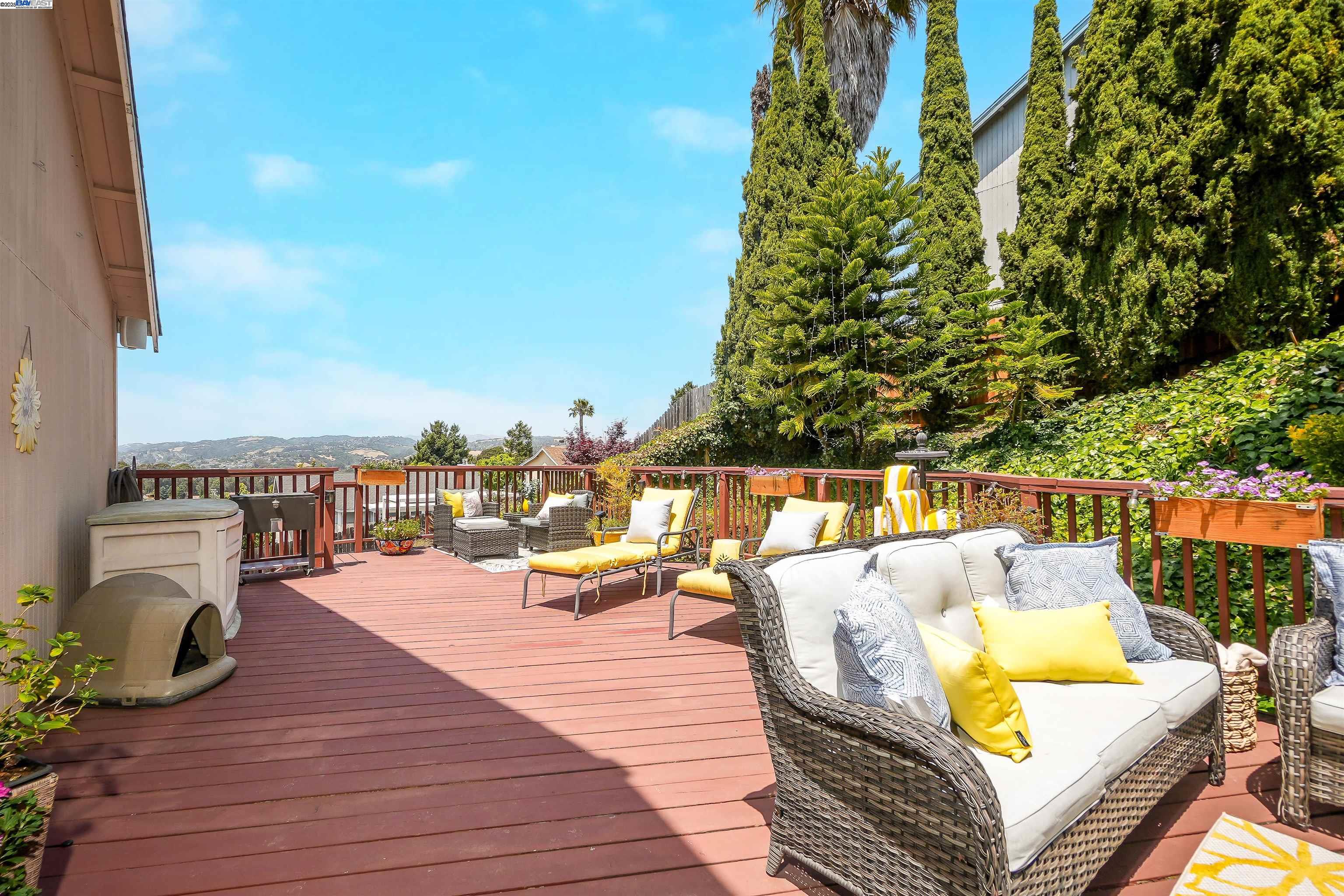 23380 Lakeridge Avenue, Hayward, California 94541, 3 Bedrooms Bedrooms, 7 Rooms Rooms,3 BathroomsBathrooms,Residential,For Sale,23380 Lakeridge Avenue,41103267