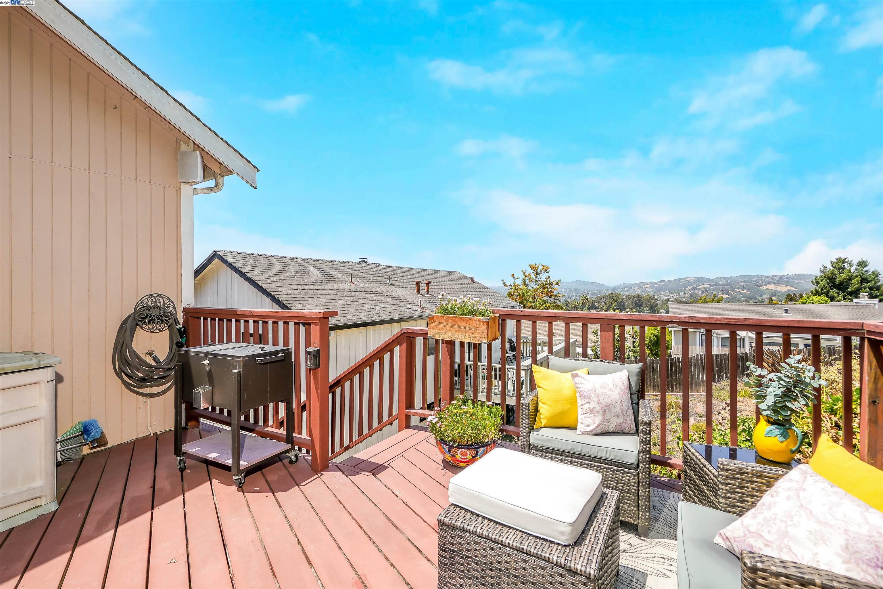 23380 Lakeridge Avenue, Hayward, California 94541, 3 Bedrooms Bedrooms, 7 Rooms Rooms,3 BathroomsBathrooms,Residential,For Sale,23380 Lakeridge Avenue,41103267