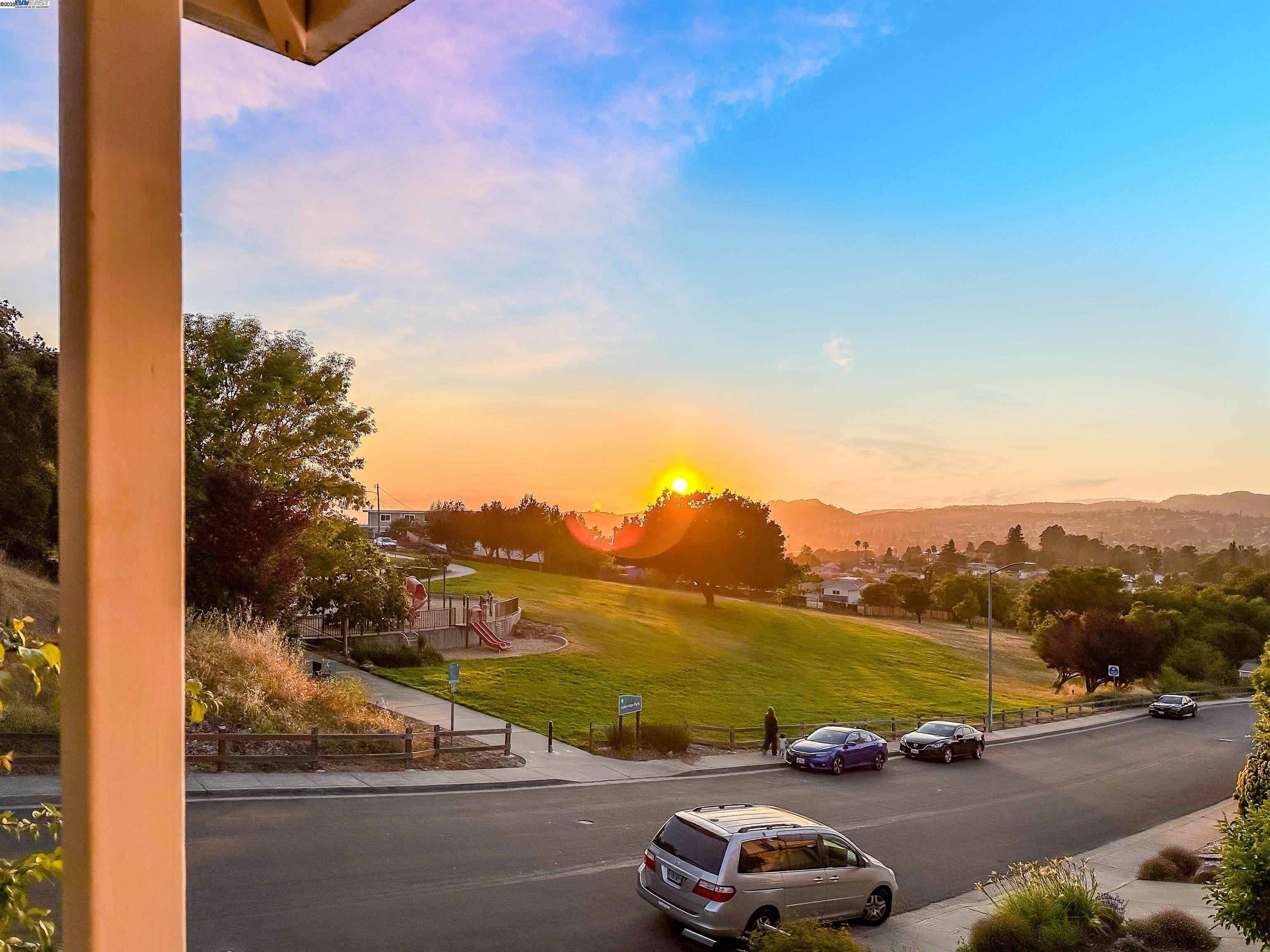 23380 Lakeridge Avenue, Hayward, California 94541, 3 Bedrooms Bedrooms, 7 Rooms Rooms,3 BathroomsBathrooms,Residential,For Sale,23380 Lakeridge Avenue,41103267