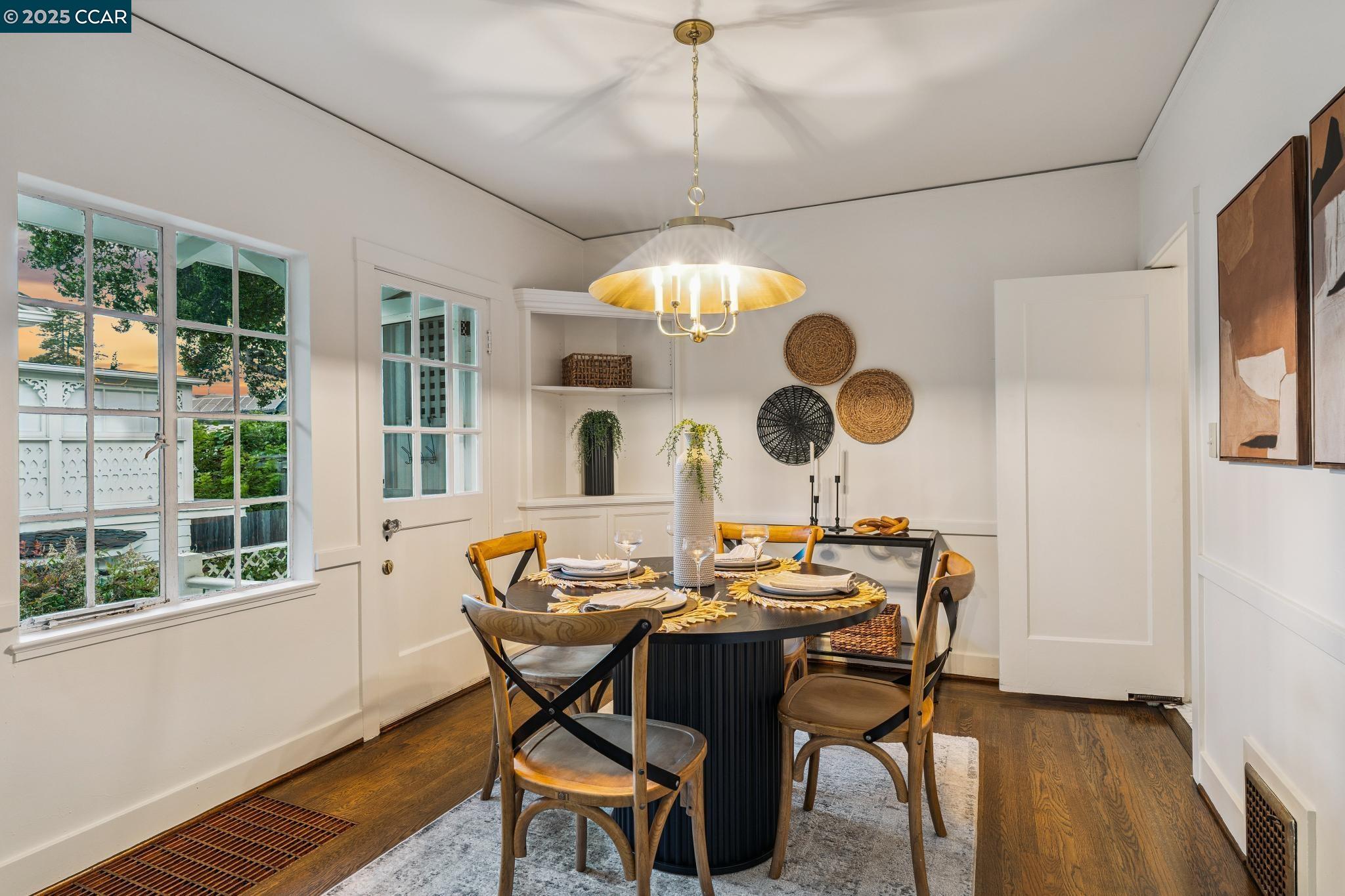 2450 Hillside Ave, Berkeley, California 94704, 3 Bedrooms Bedrooms, 7 Rooms Rooms,1 BathroomBathrooms,Residential,For Sale,2450 Hillside Ave,41103269