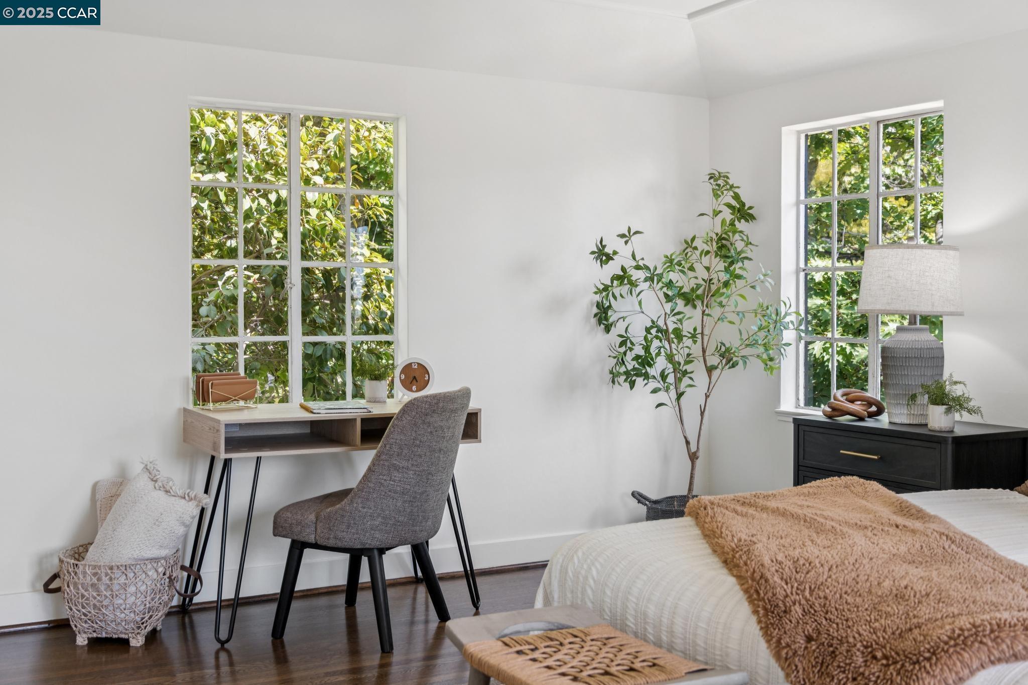 2450 Hillside Ave, Berkeley, California 94704, 3 Bedrooms Bedrooms, 7 Rooms Rooms,1 BathroomBathrooms,Residential,For Sale,2450 Hillside Ave,41103269