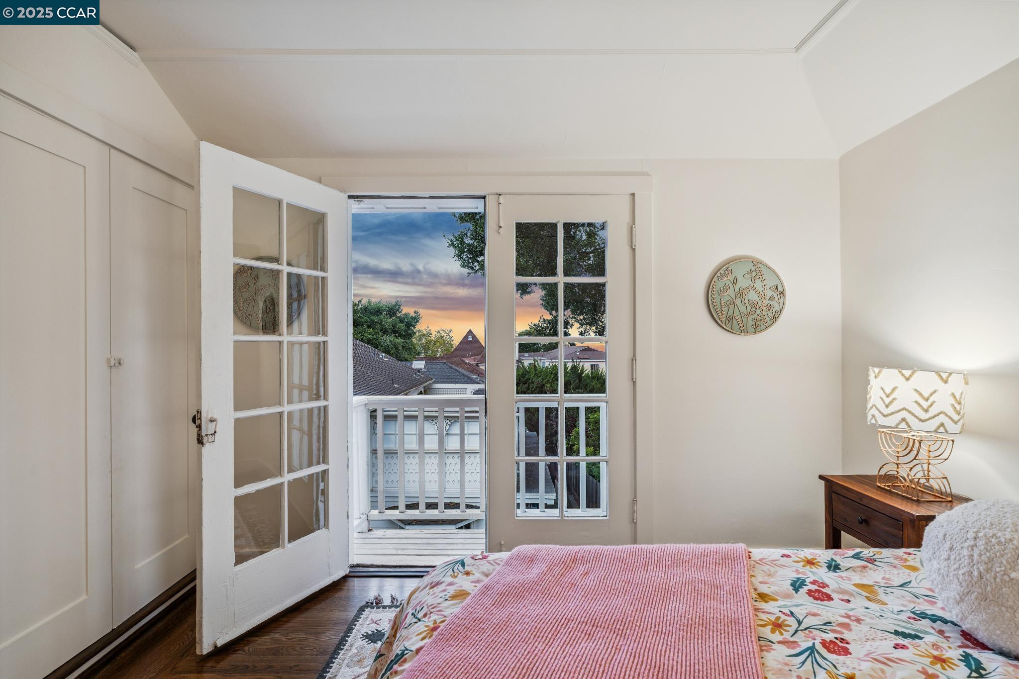 2450 Hillside Ave, Berkeley, California 94704, 3 Bedrooms Bedrooms, 7 Rooms Rooms,1 BathroomBathrooms,Residential,For Sale,2450 Hillside Ave,41103269