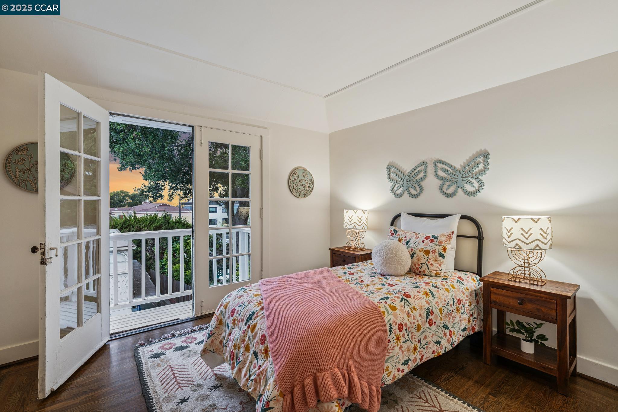2450 Hillside Ave, Berkeley, California 94704, 3 Bedrooms Bedrooms, 7 Rooms Rooms,1 BathroomBathrooms,Residential,For Sale,2450 Hillside Ave,41103269